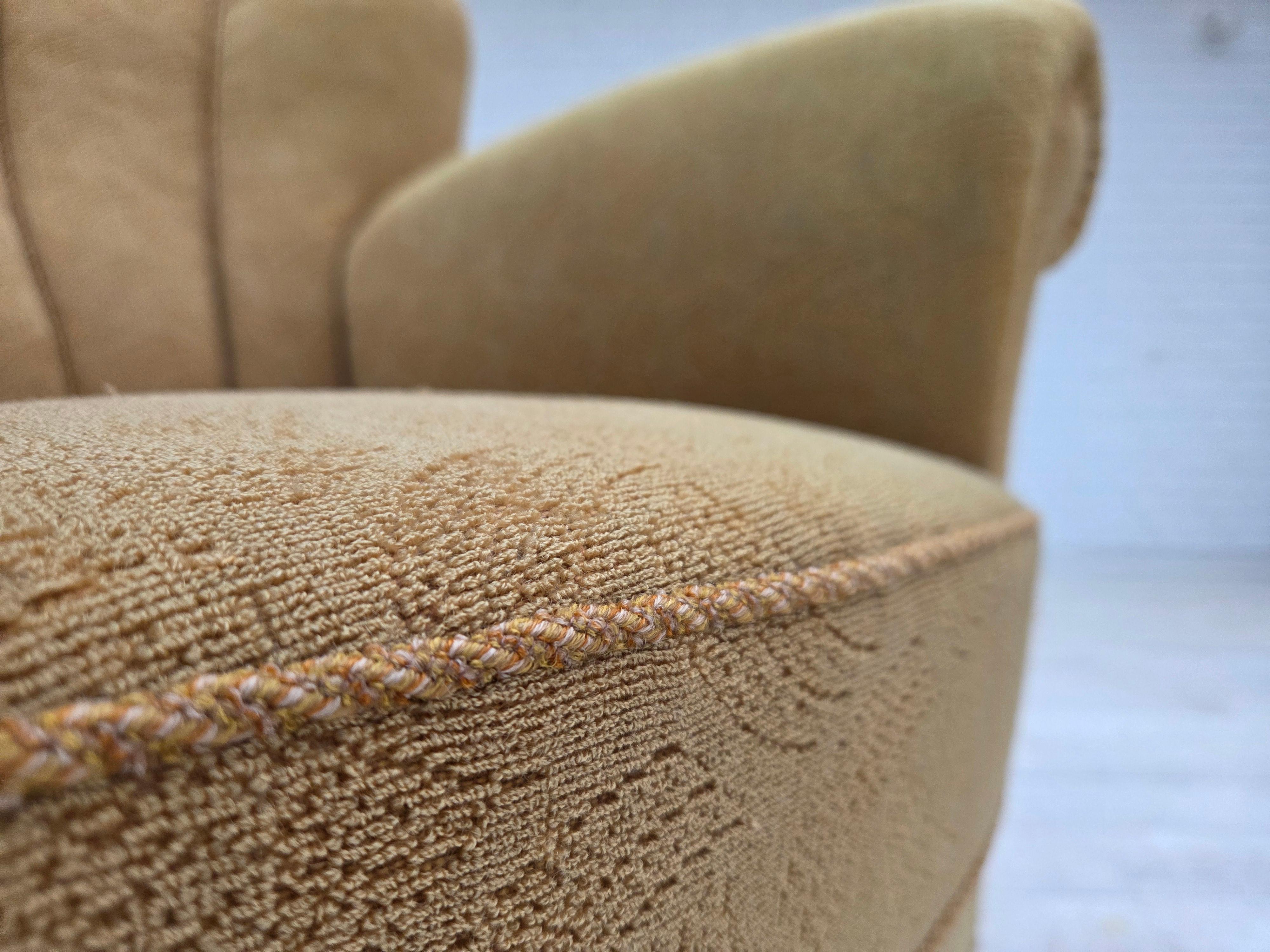 1960s, Danish relax chair, original light green furniture wool. en vente 7