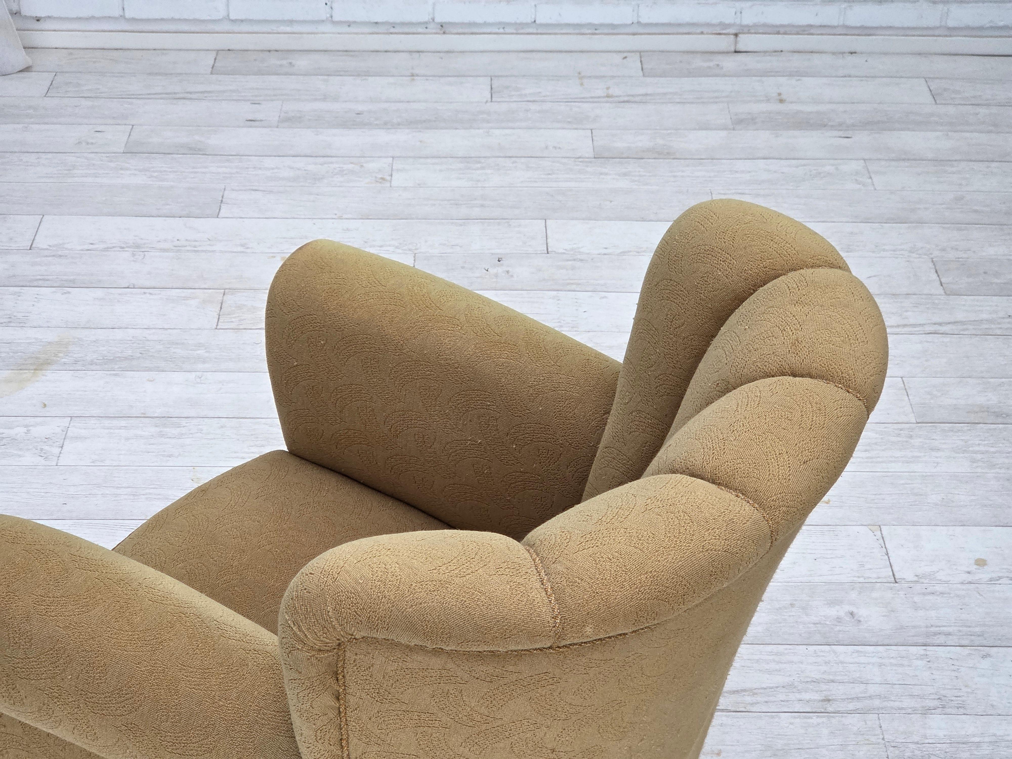 1960s, Danish relax chair, original light green furniture wool. en vente 8