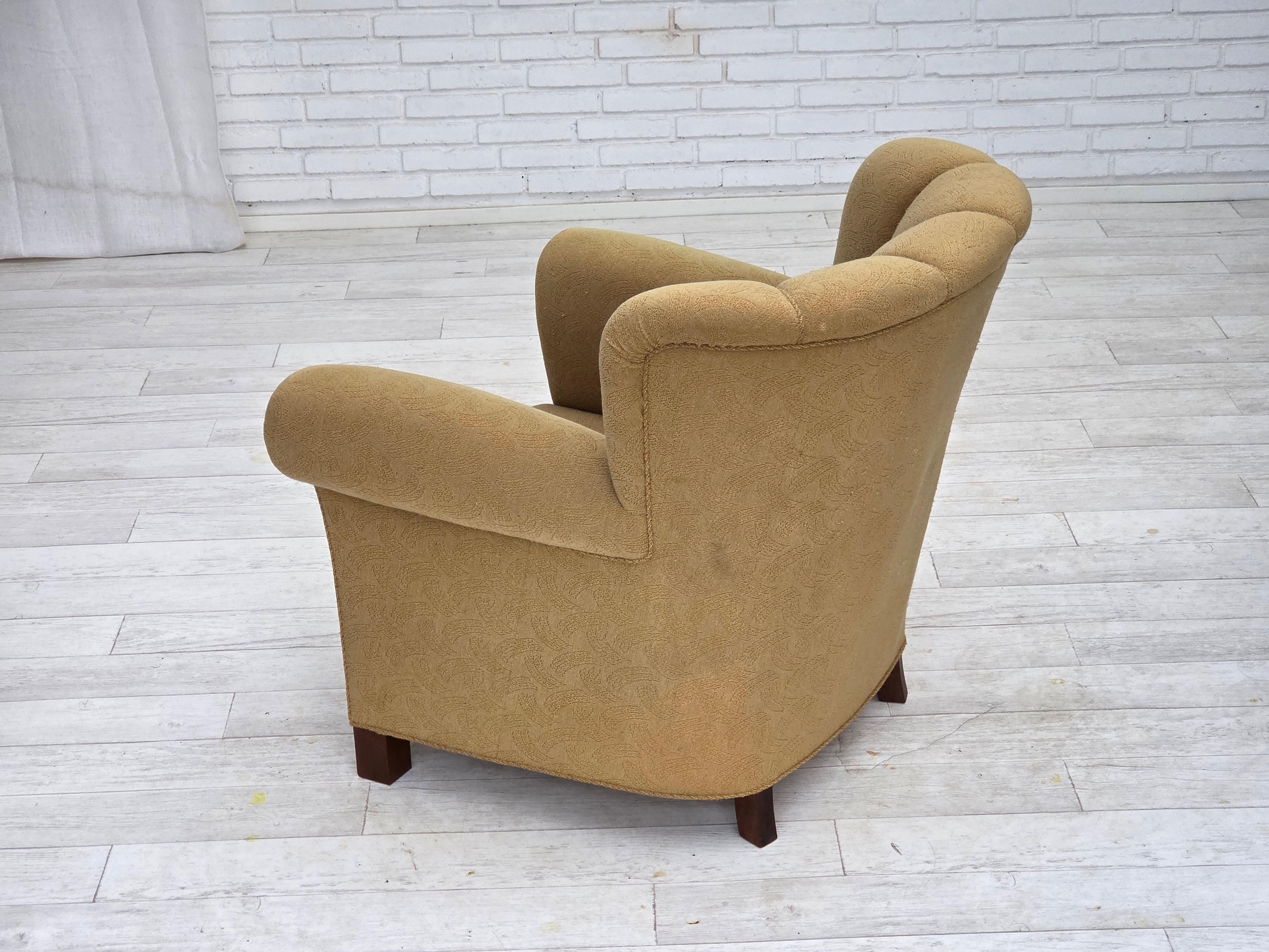 Milieu du XXe siècle 1960s, Danish relax chair, original light green furniture wool. en vente