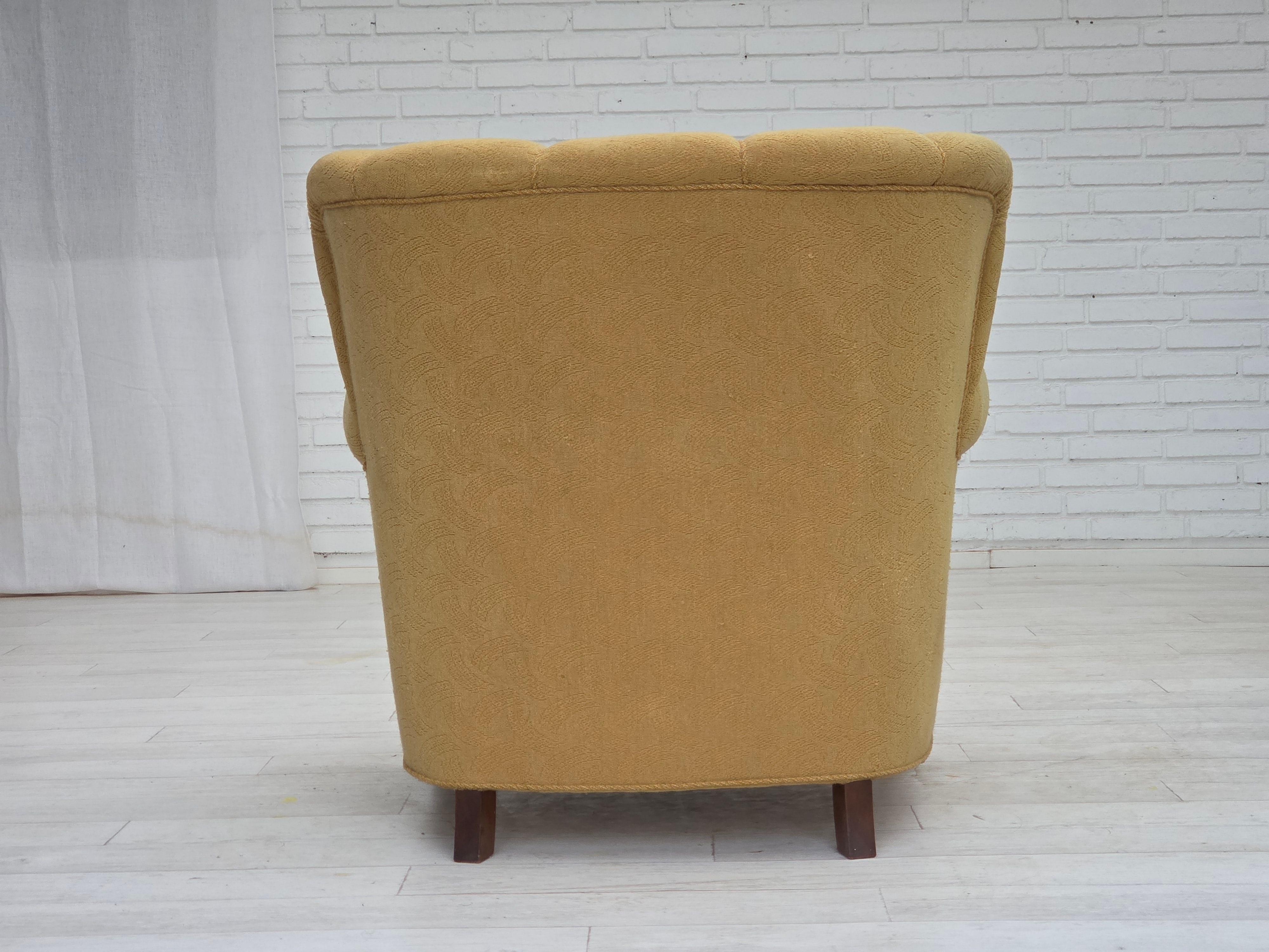 1960s, Danish relax chair, original light green furniture wool. en vente 1
