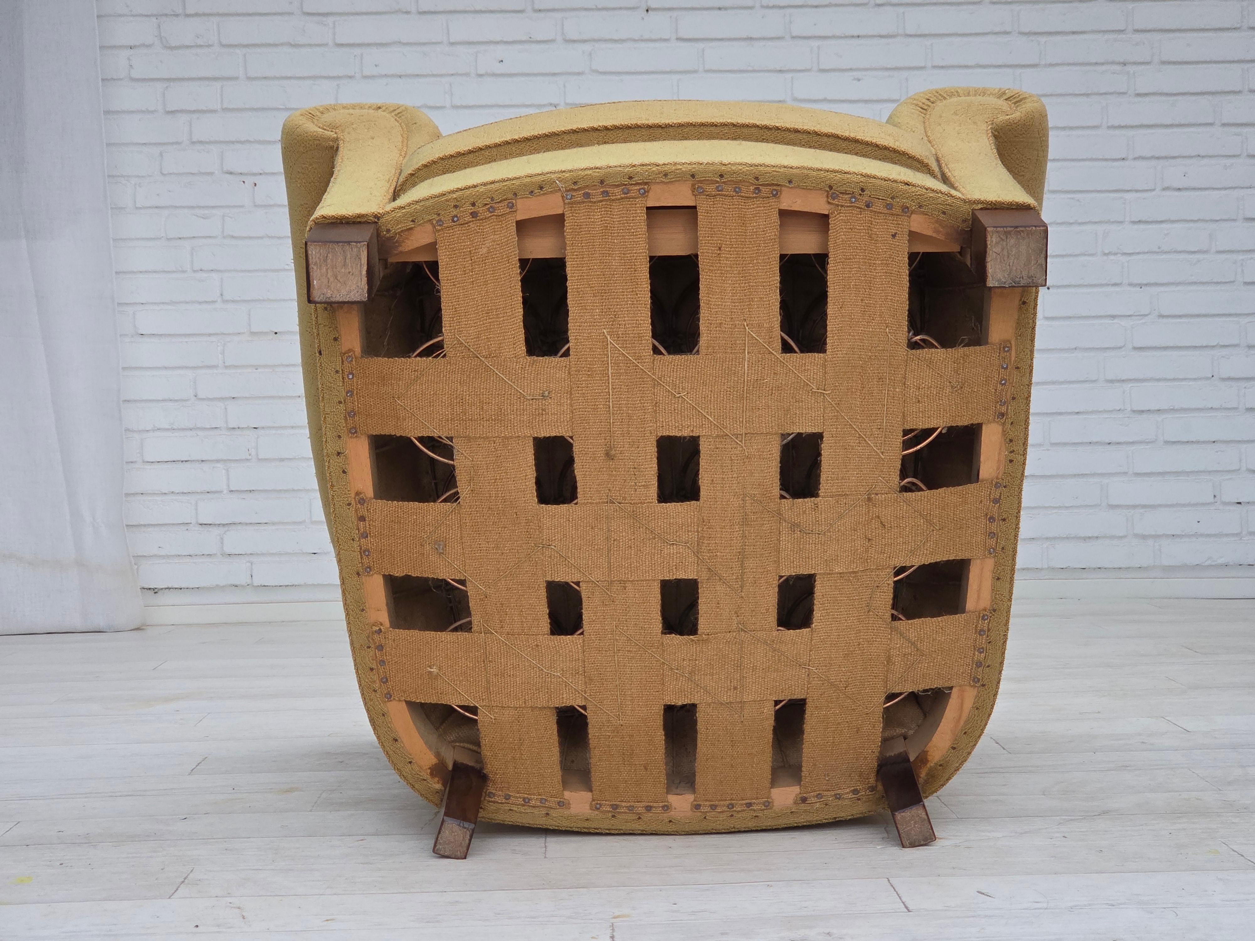 1960s, Danish relax chair, original light green furniture wool. en vente 2