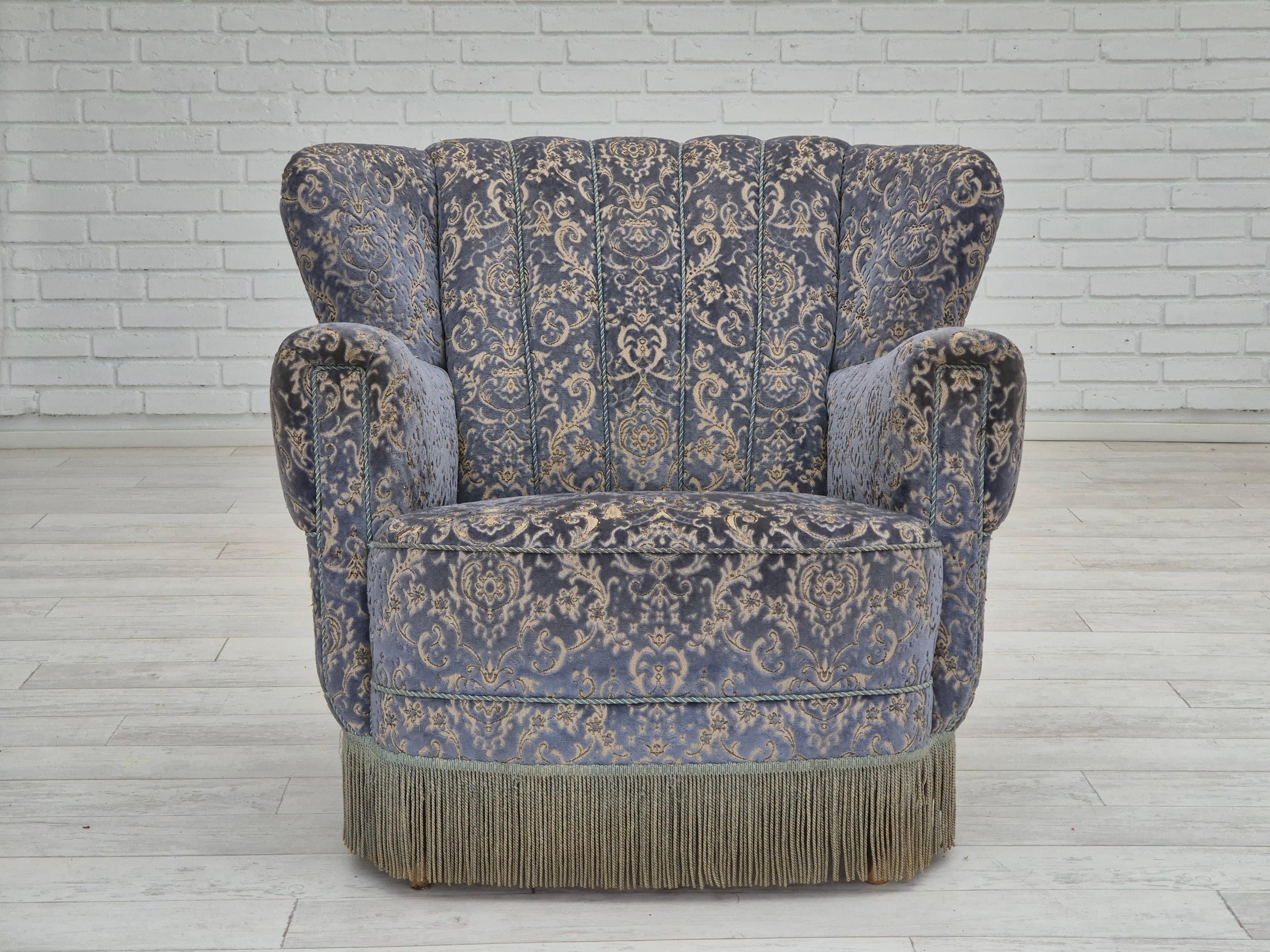 Danois Années 1960, chaise de détente danoise avec pouf, très bon état, velours de meuble en vente