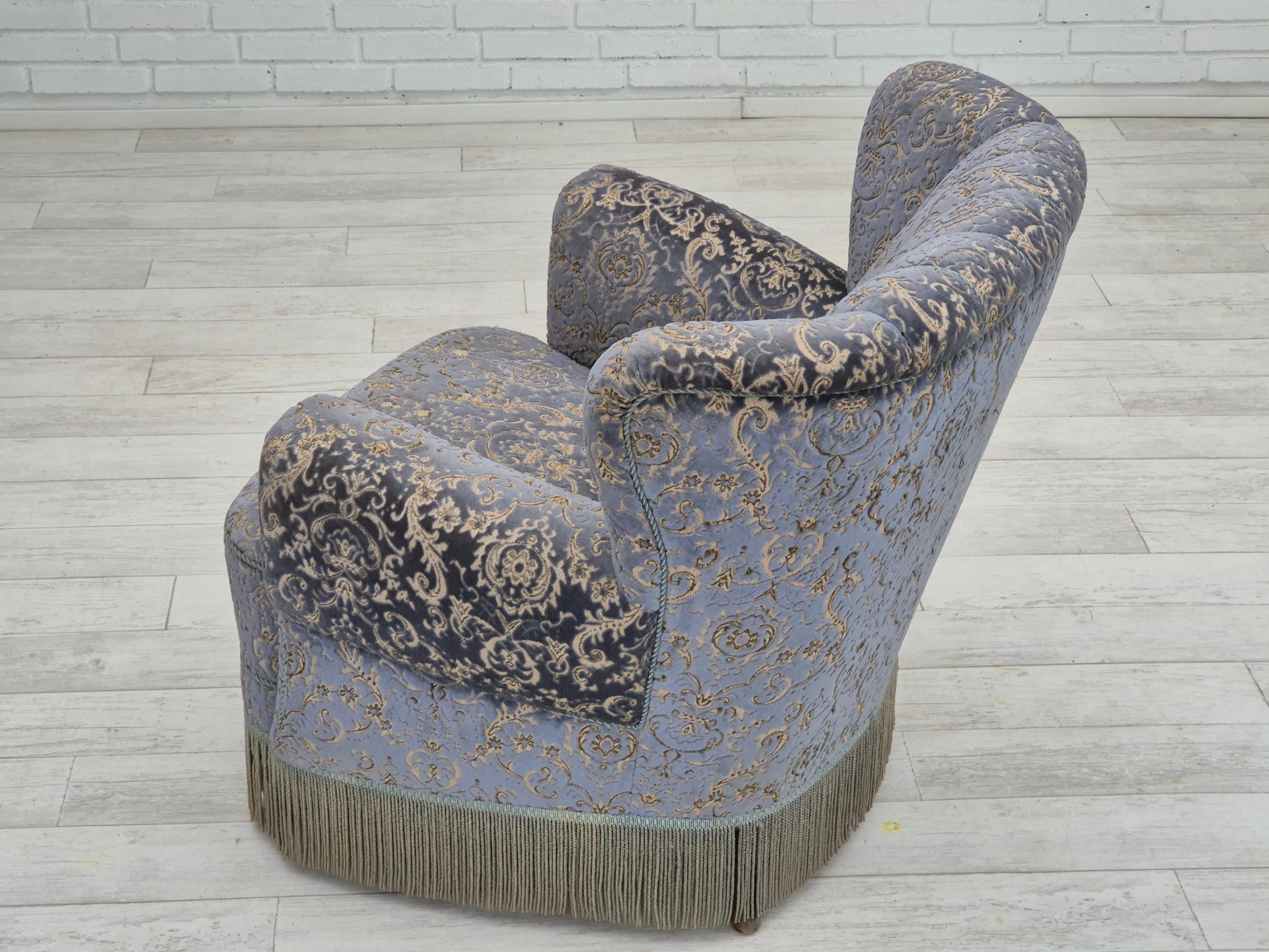 Velours Années 1960, chaise de détente danoise avec pouf, très bon état, velours de meuble en vente