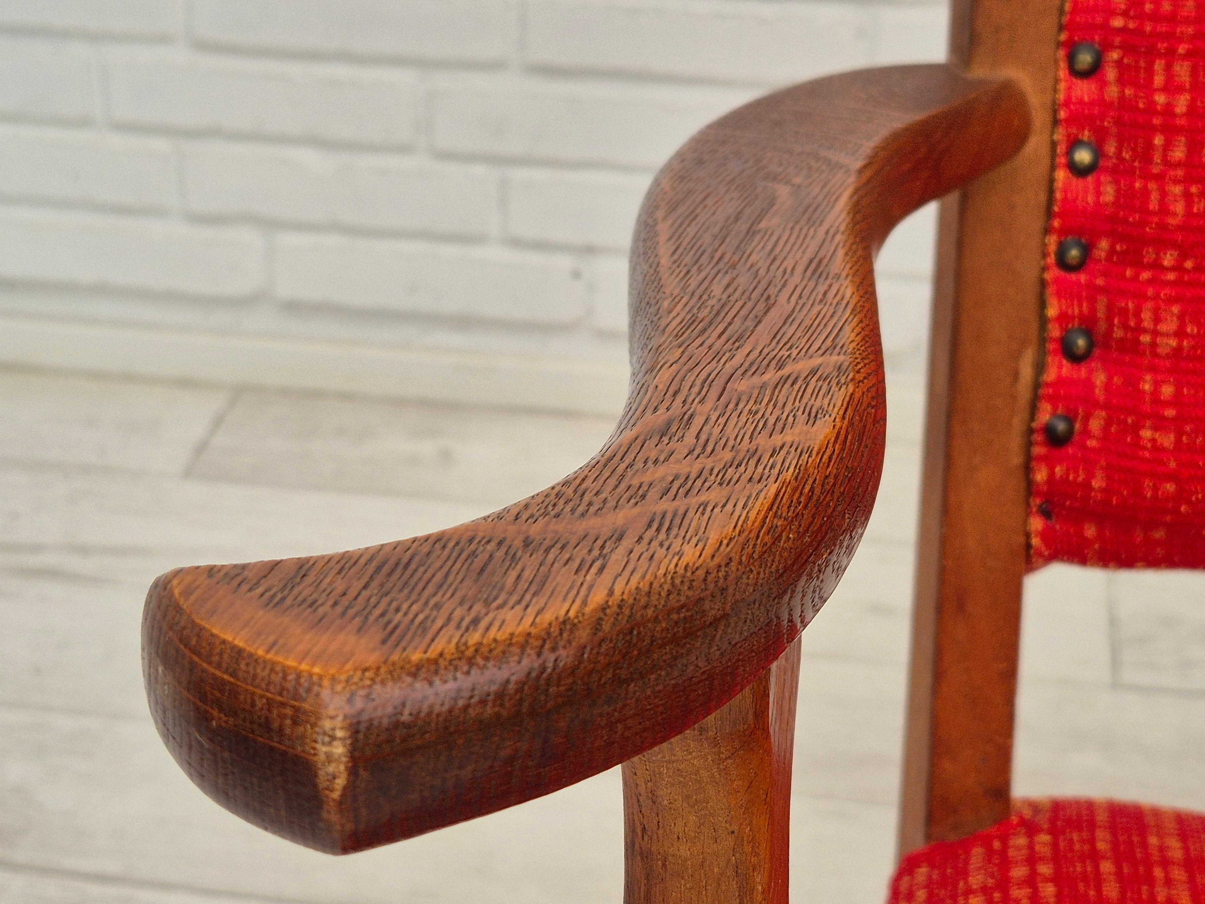 Danois 1960s, fauteuil à bascule danois, original en bon état, bois de chêne massif, laine. en vente