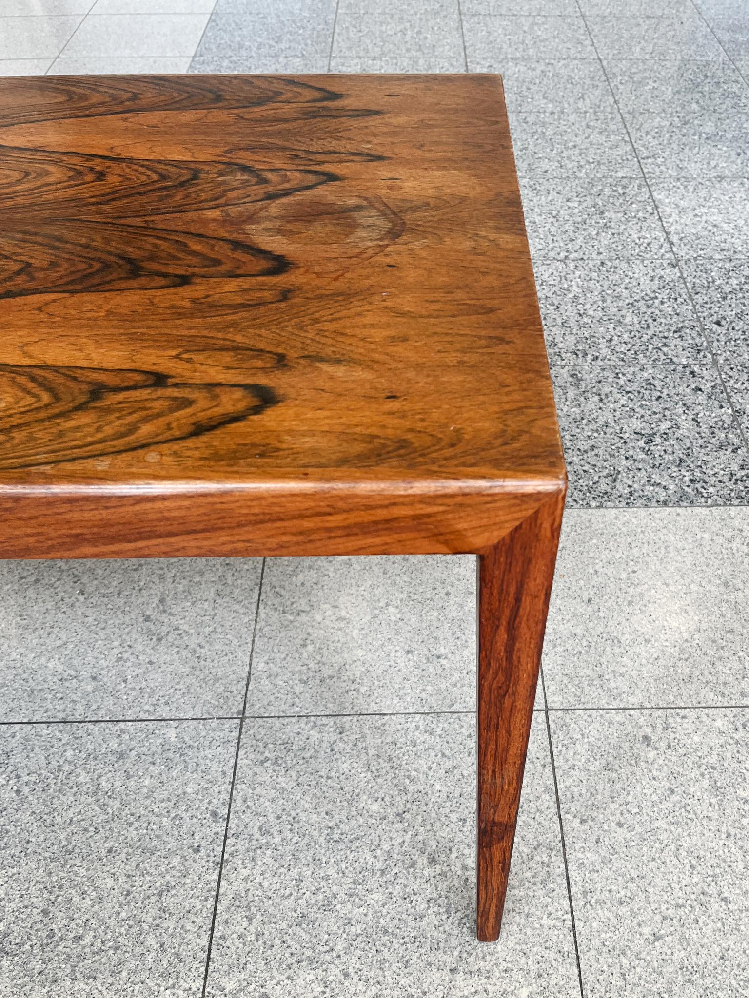 Table basse danoise en bois de rose des années 1960 en vente 1