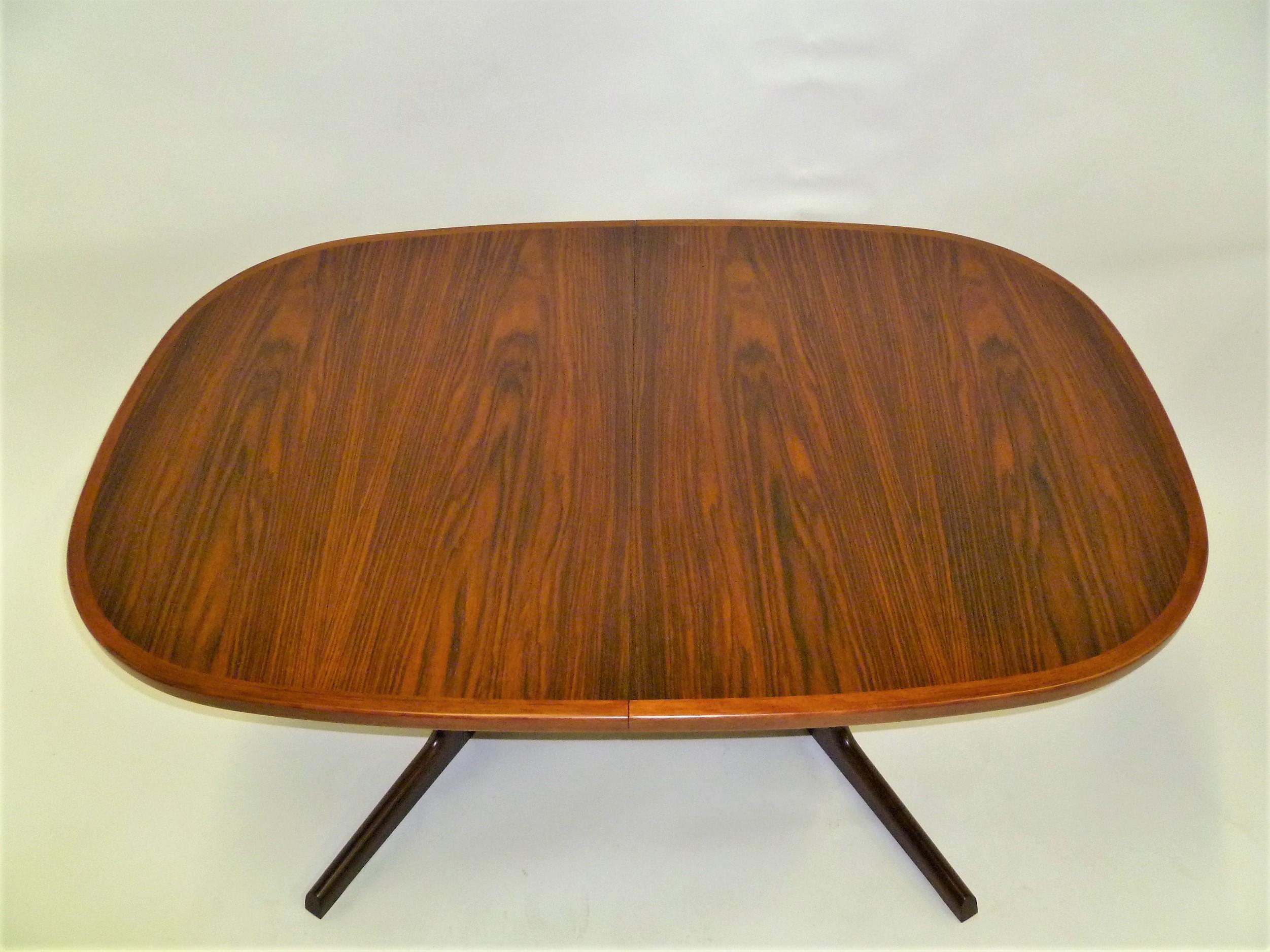 1960s Danish Rosewood Dining Table by Gudme Møbelfabrik In Good Condition In Miami, FL