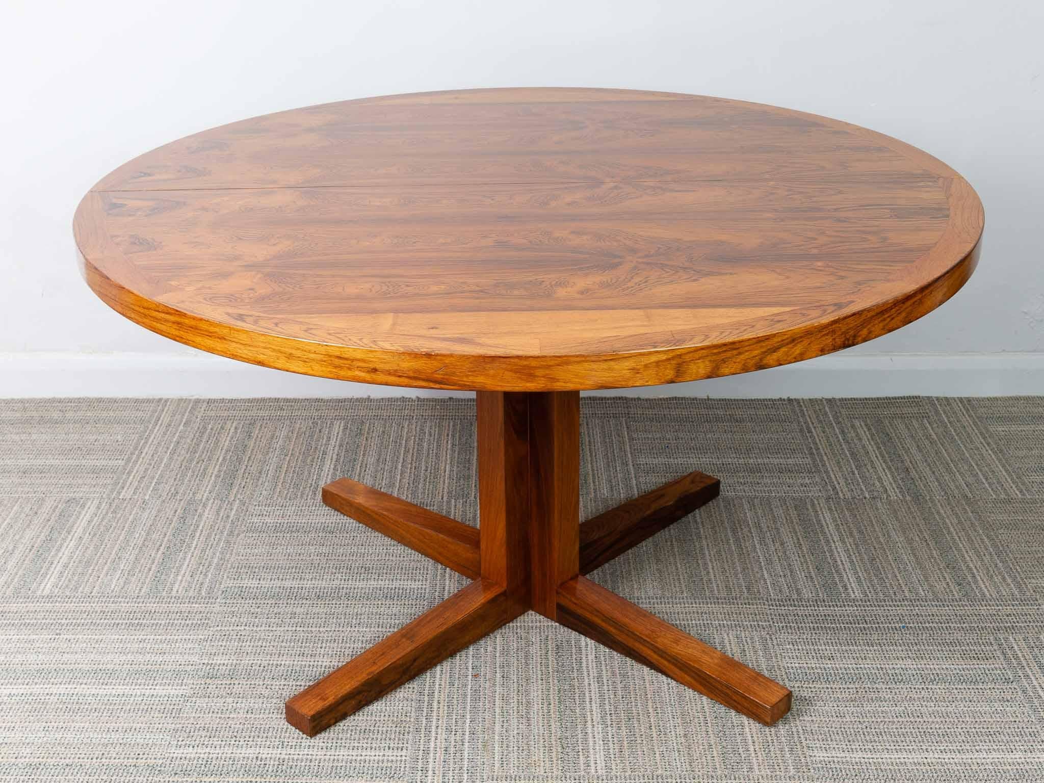 1960s Danish rosewood pedestal dining table designed by John Mortensen for Heltborg Mobler. The table sits on a central pedestal base with two independent extension leaves which require storing, if not in use. The table extends from 180 cm to 230 cm