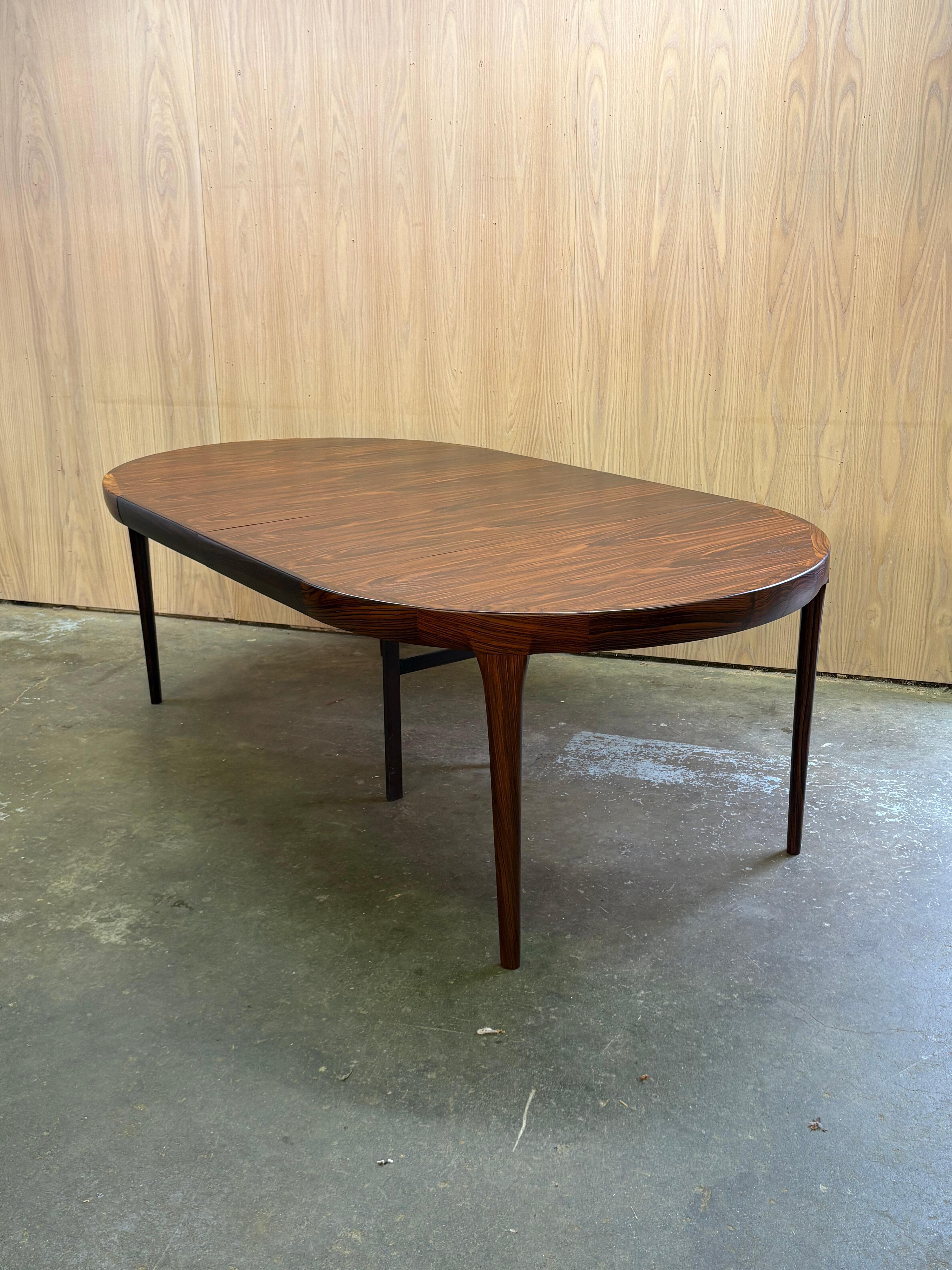 1960s Danish Rosewood Dining Table by Kofod Larsen for Faarup Møbelfabrik For Sale 1