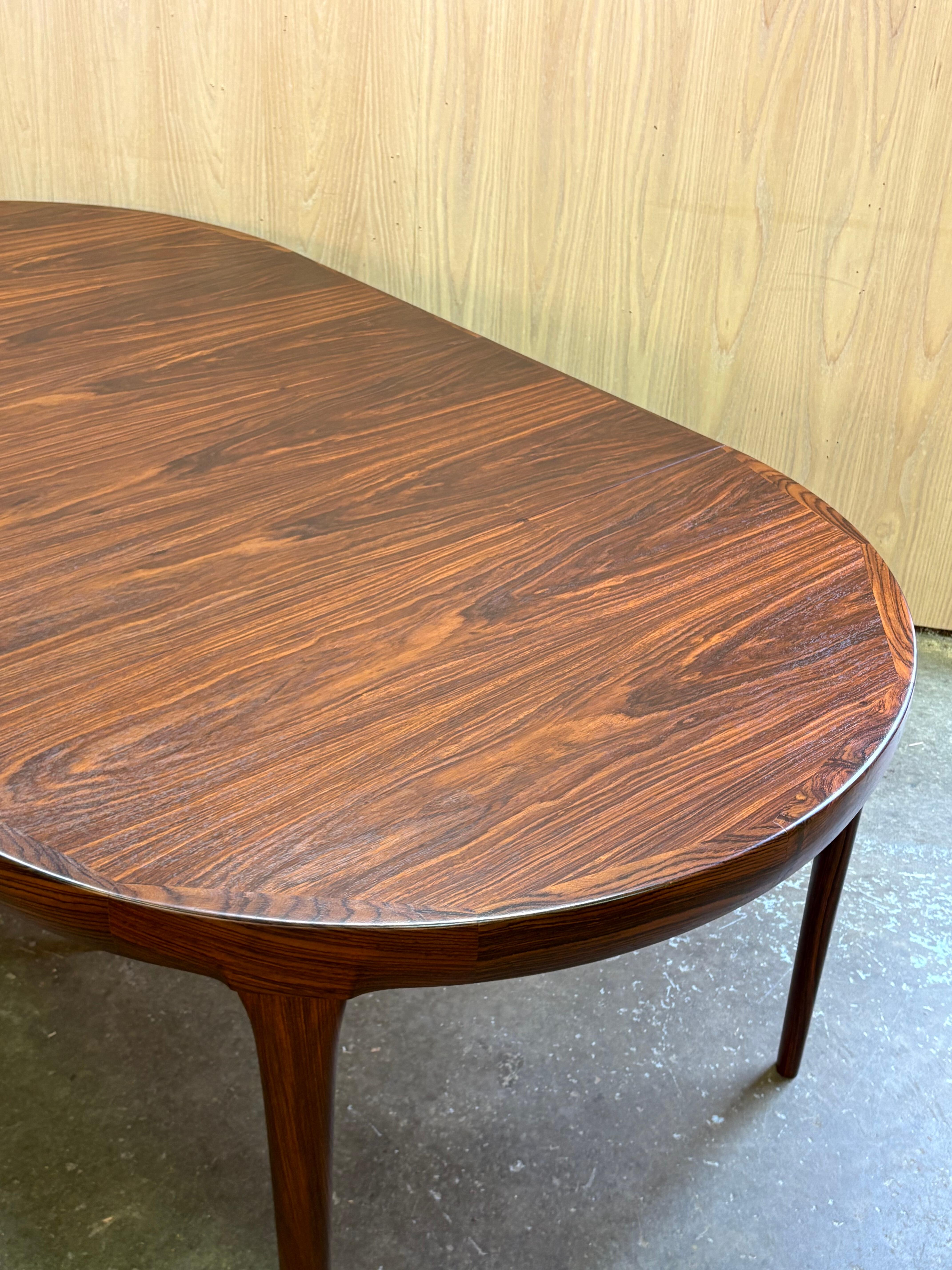 1960s Danish Rosewood Dining Table by Kofod Larsen for Faarup Møbelfabrik For Sale 2