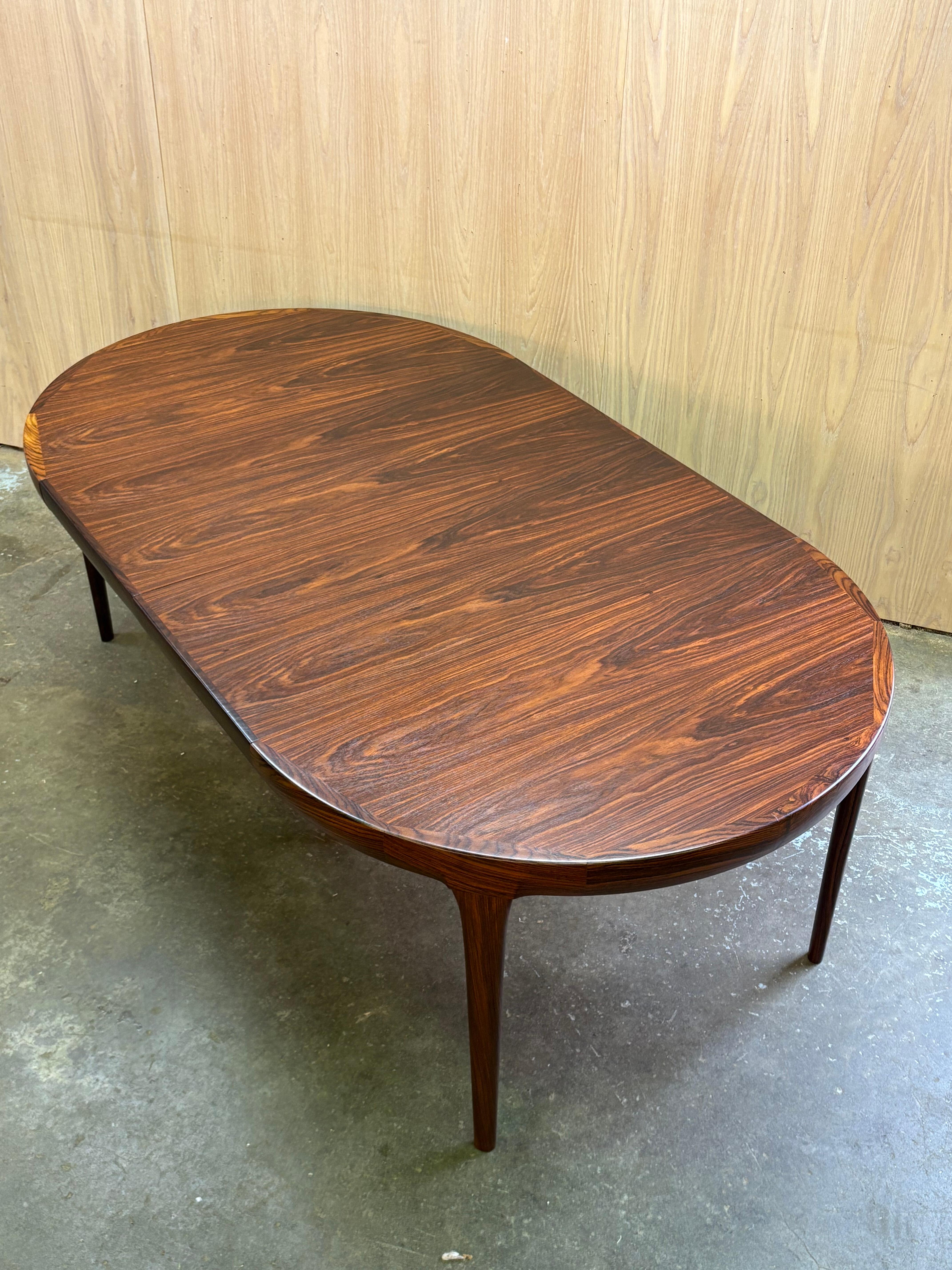 1960s Danish Rosewood Dining Table by Kofod Larsen for Faarup Møbelfabrik For Sale 4