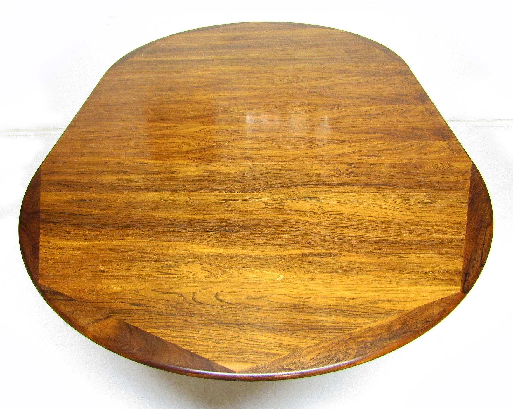 1960s Danish Rosewood Extending Dining Table by Georg Petersens In Good Condition In Shepperton, Surrey