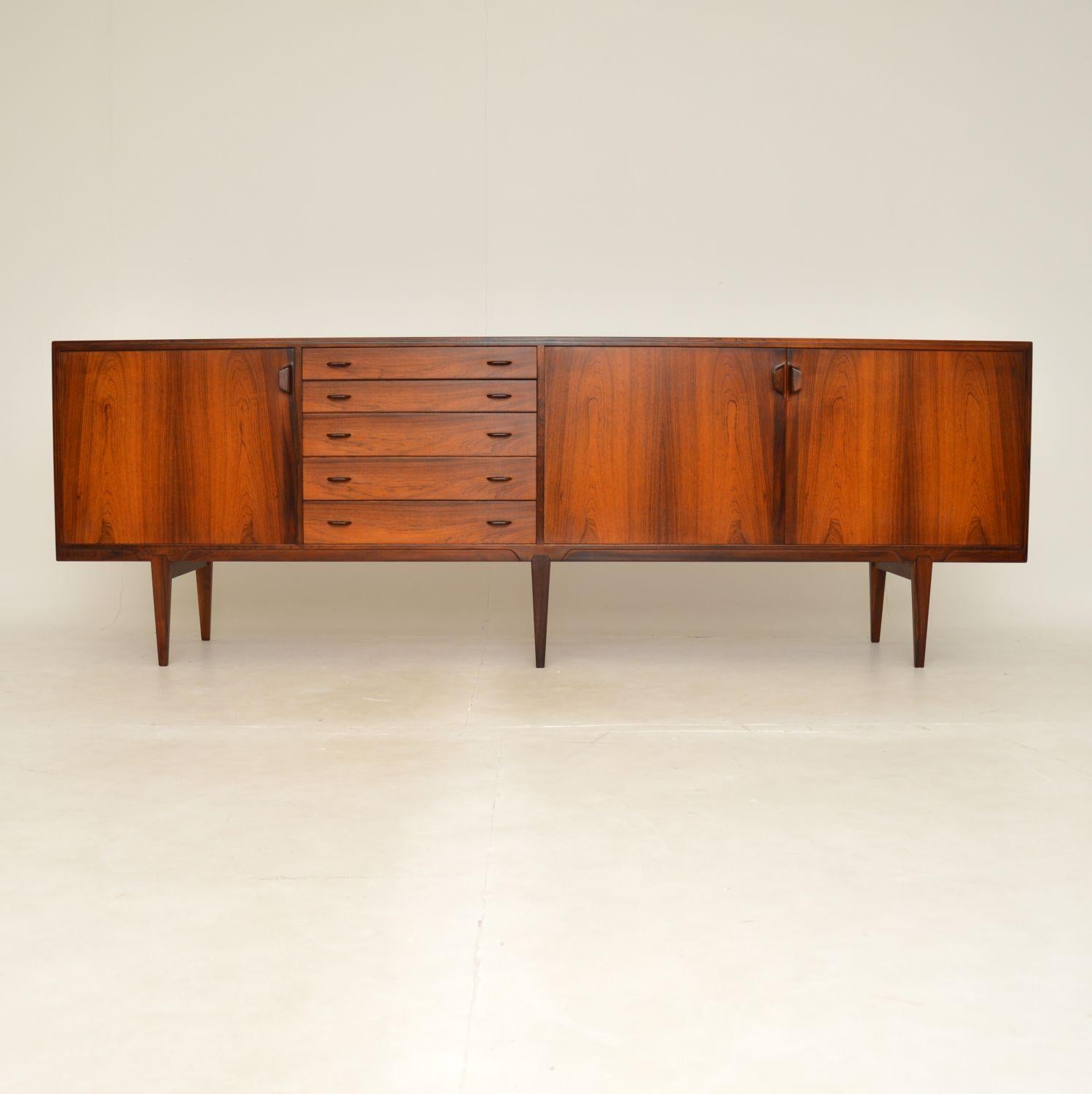 An exceptional Danish vintage sideboard in wood. This was designed by Henry Rosengren Hansen for Brande Mobelfabrik, it was made in Denmark in the 1960’s.

The quality is outstanding, this sits on six beautifully tapered legs and has gorgeous