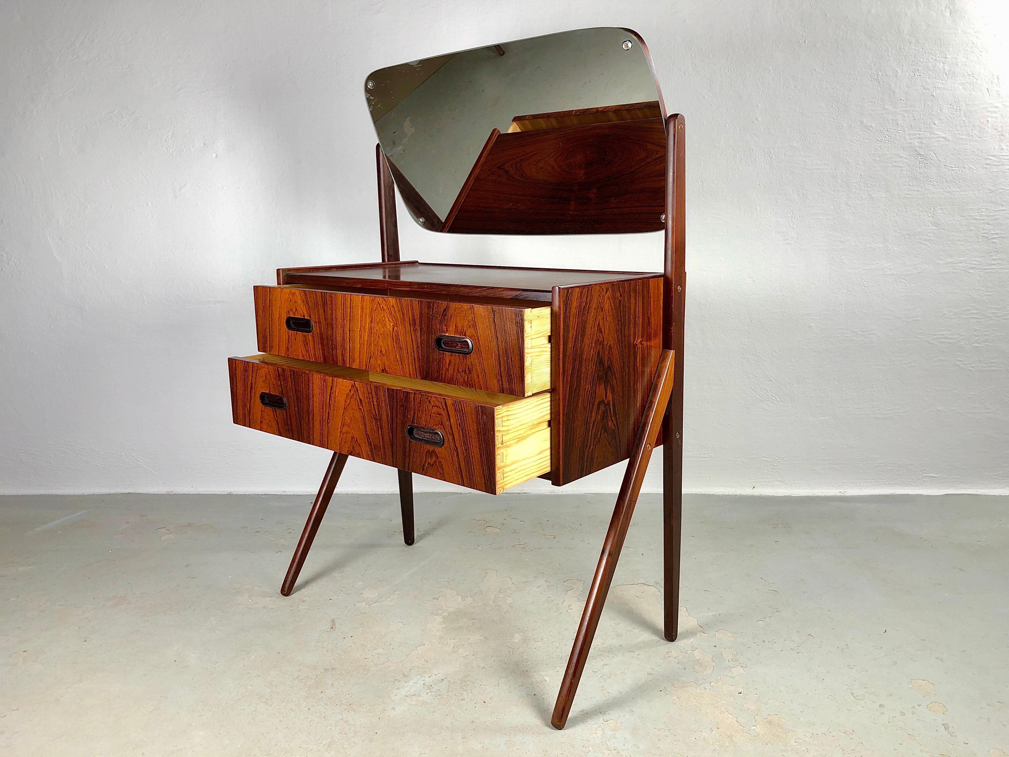 1960s Fully restored Danish Rosewood Dressing - Vanity Table In Good Condition For Sale In Knebel, DK