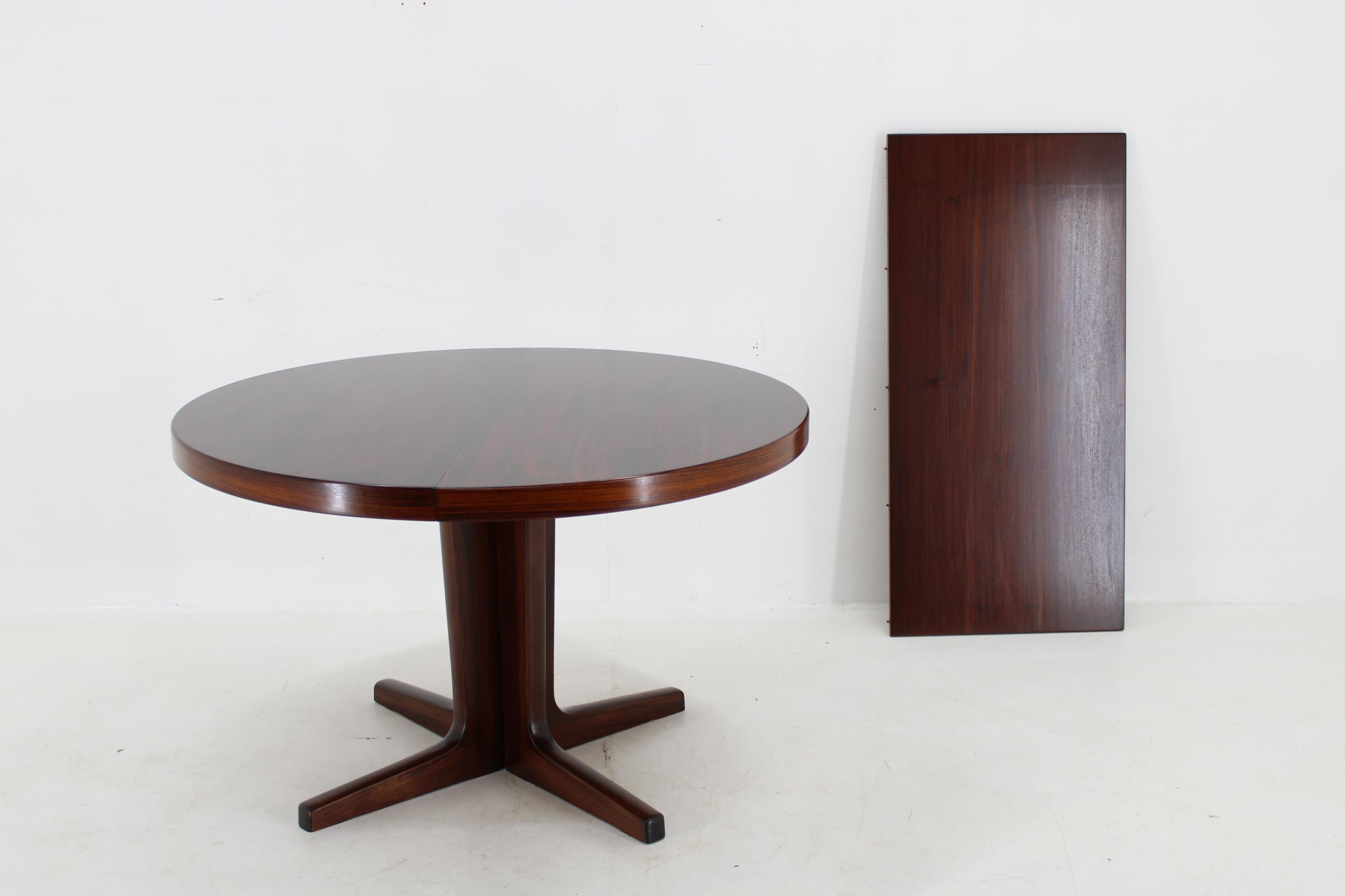 1960s Danish Round Wooden Extendable Table 1