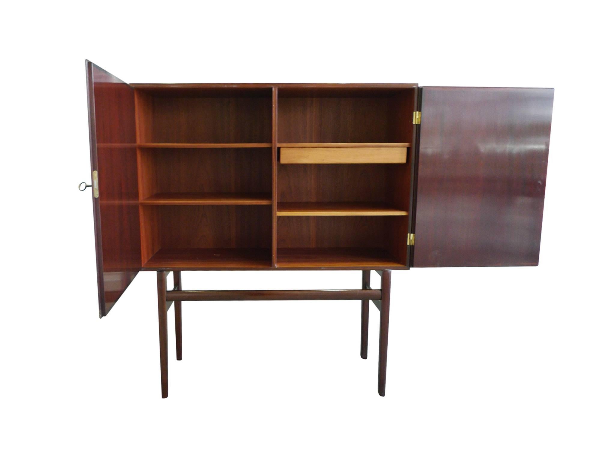 1960er Jahre Dänisches Rungstedlund Mahagoni Highboard von Ole Wanscher für Poul Jeppesen (Skandinavische Moderne) im Angebot