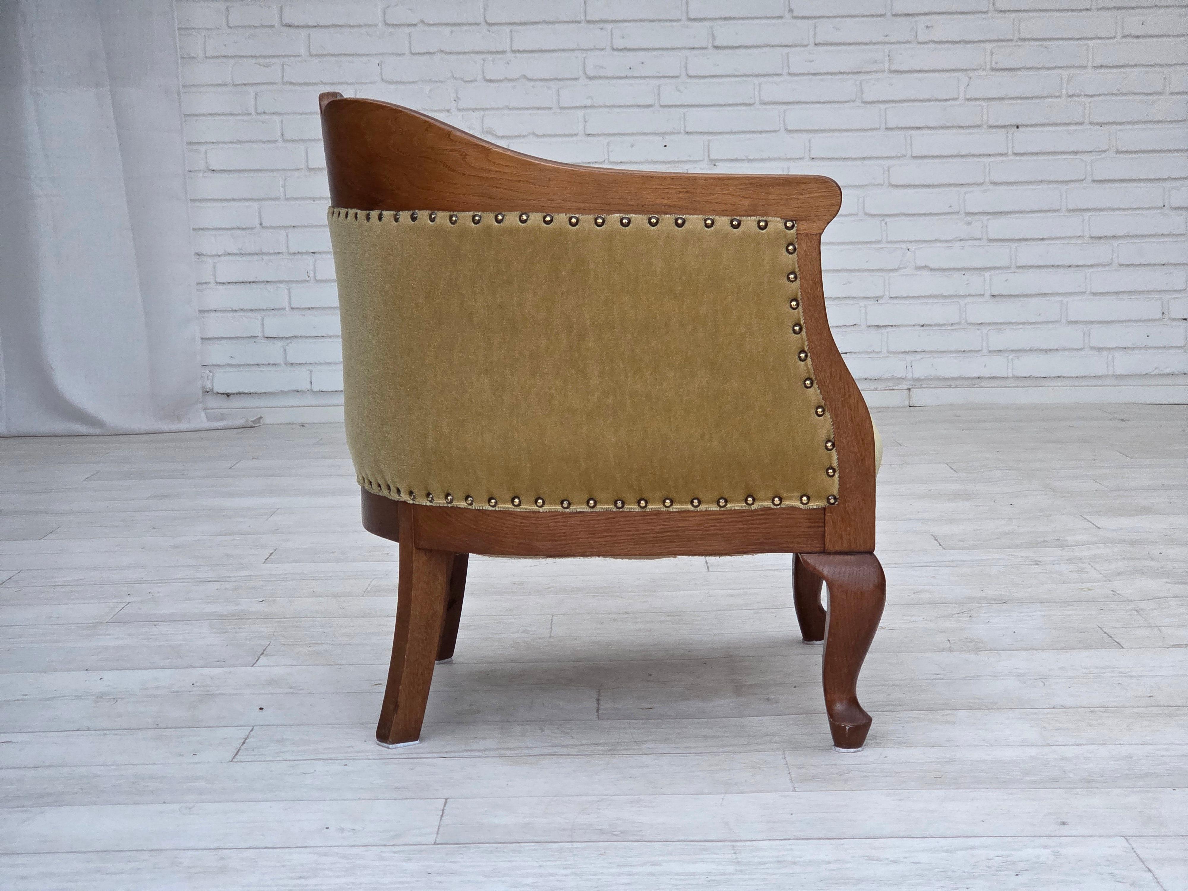 Años 60, sillón danés auxiliar/infantil, terciopelo verde claro para muebles, madera de roble. en venta 1