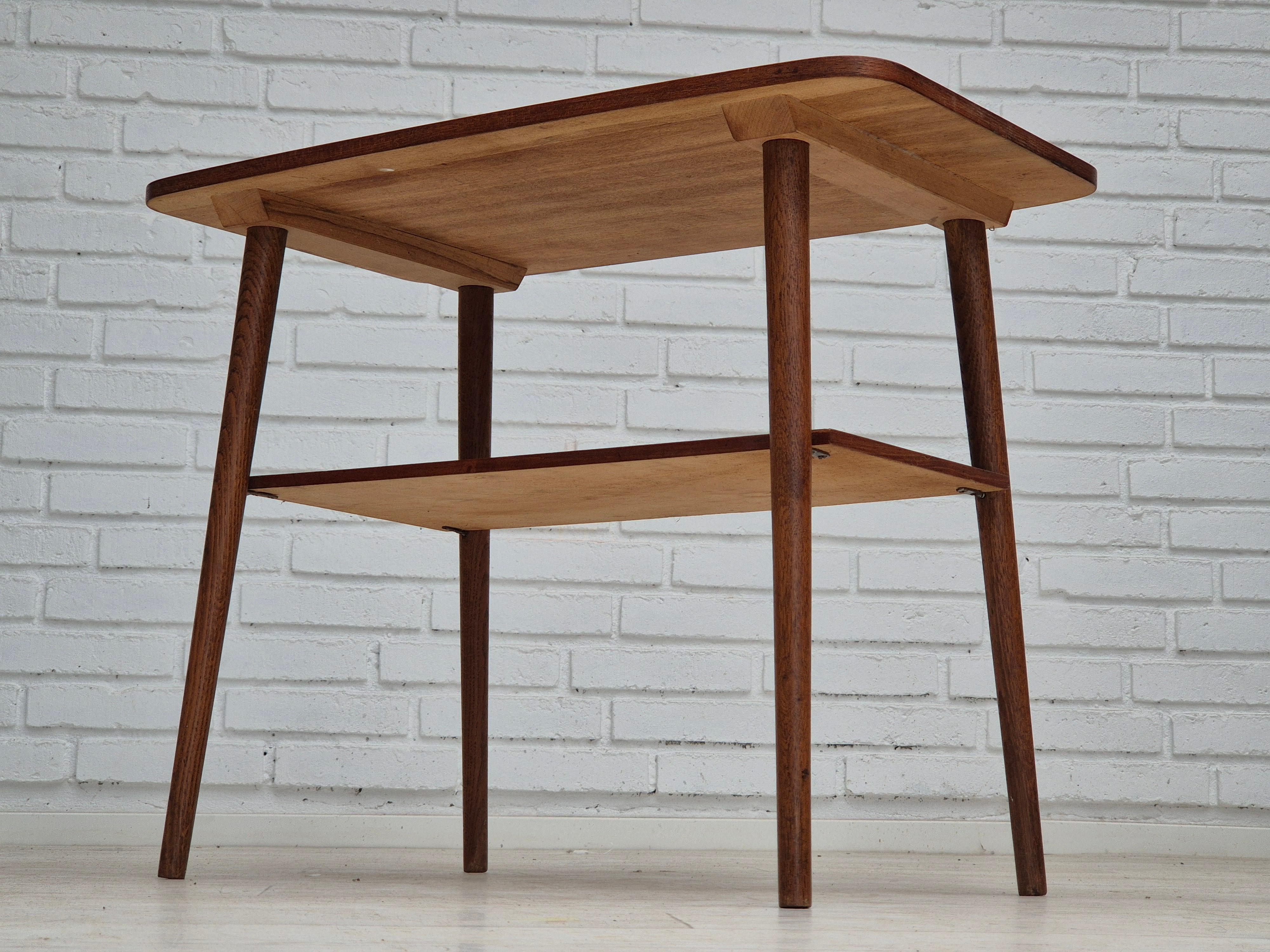 1960er Jahre, Dänischer Beistelltisch, Teakholz, Originalzustand. im Angebot 6