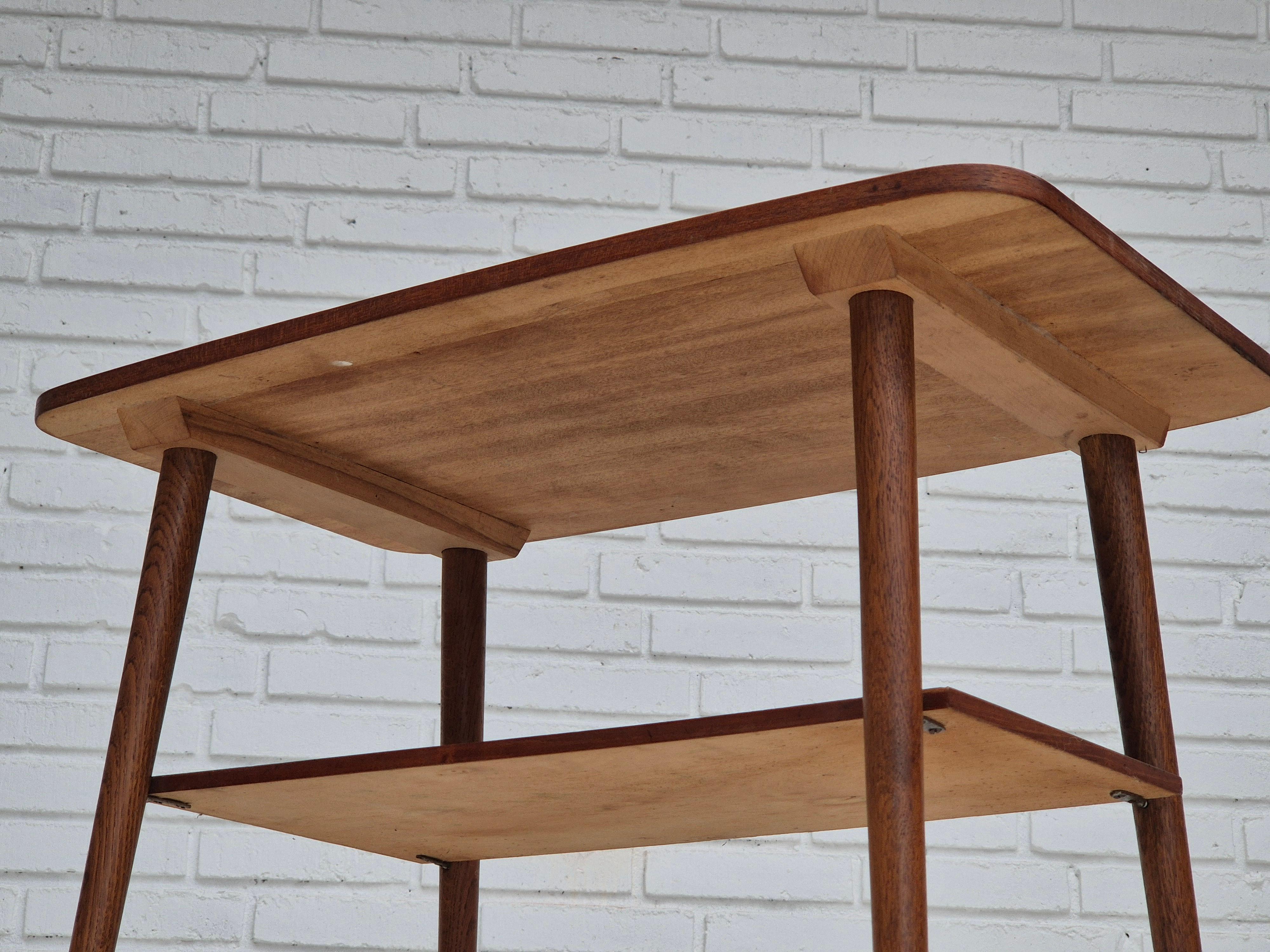 1960er Jahre, Dänischer Beistelltisch, Teakholz, Originalzustand. im Angebot 8