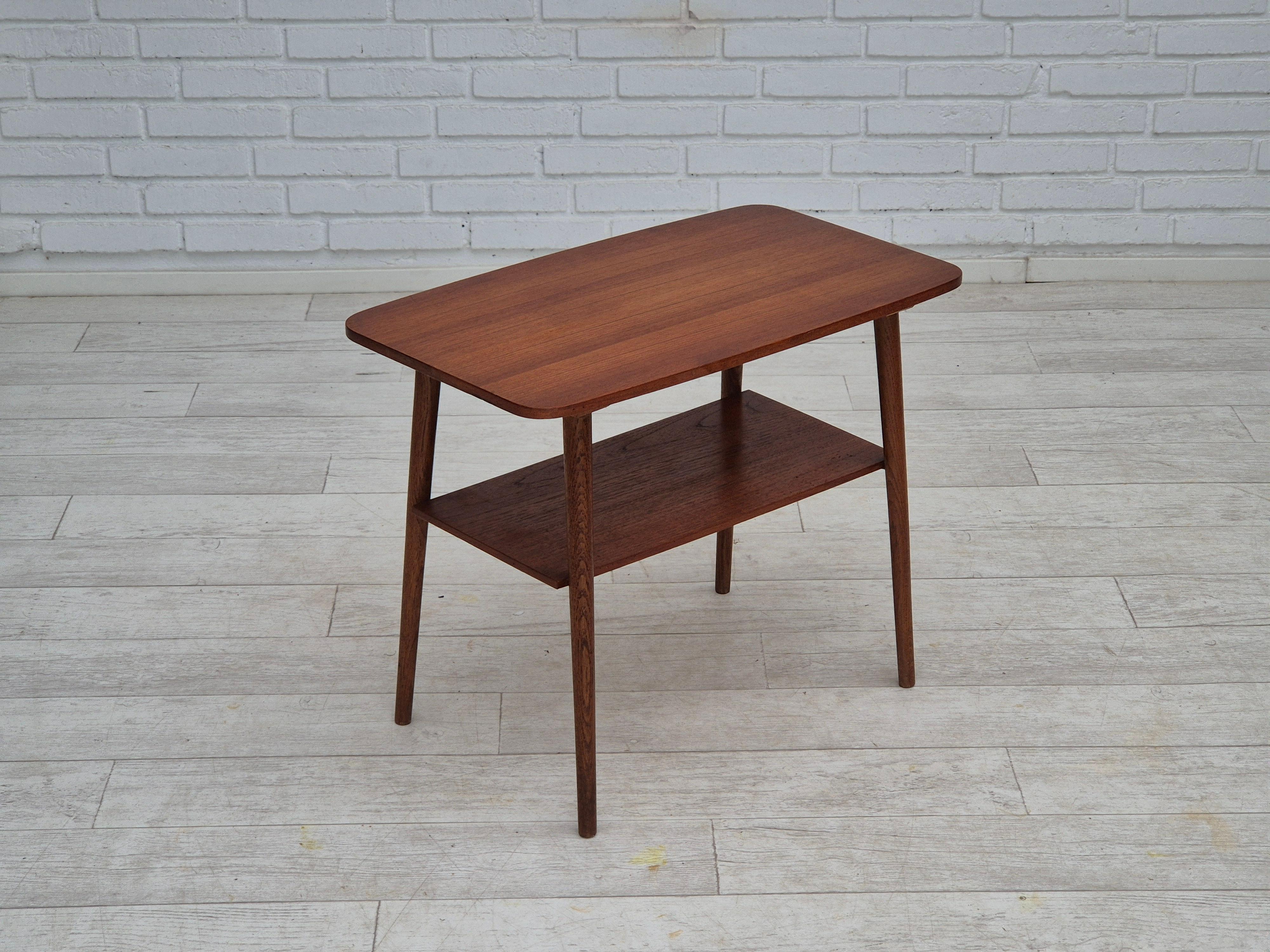 1960er Jahre, Dänischer Beistelltisch, Teakholz, Originalzustand. im Zustand „Gut“ im Angebot in Tarm, 82