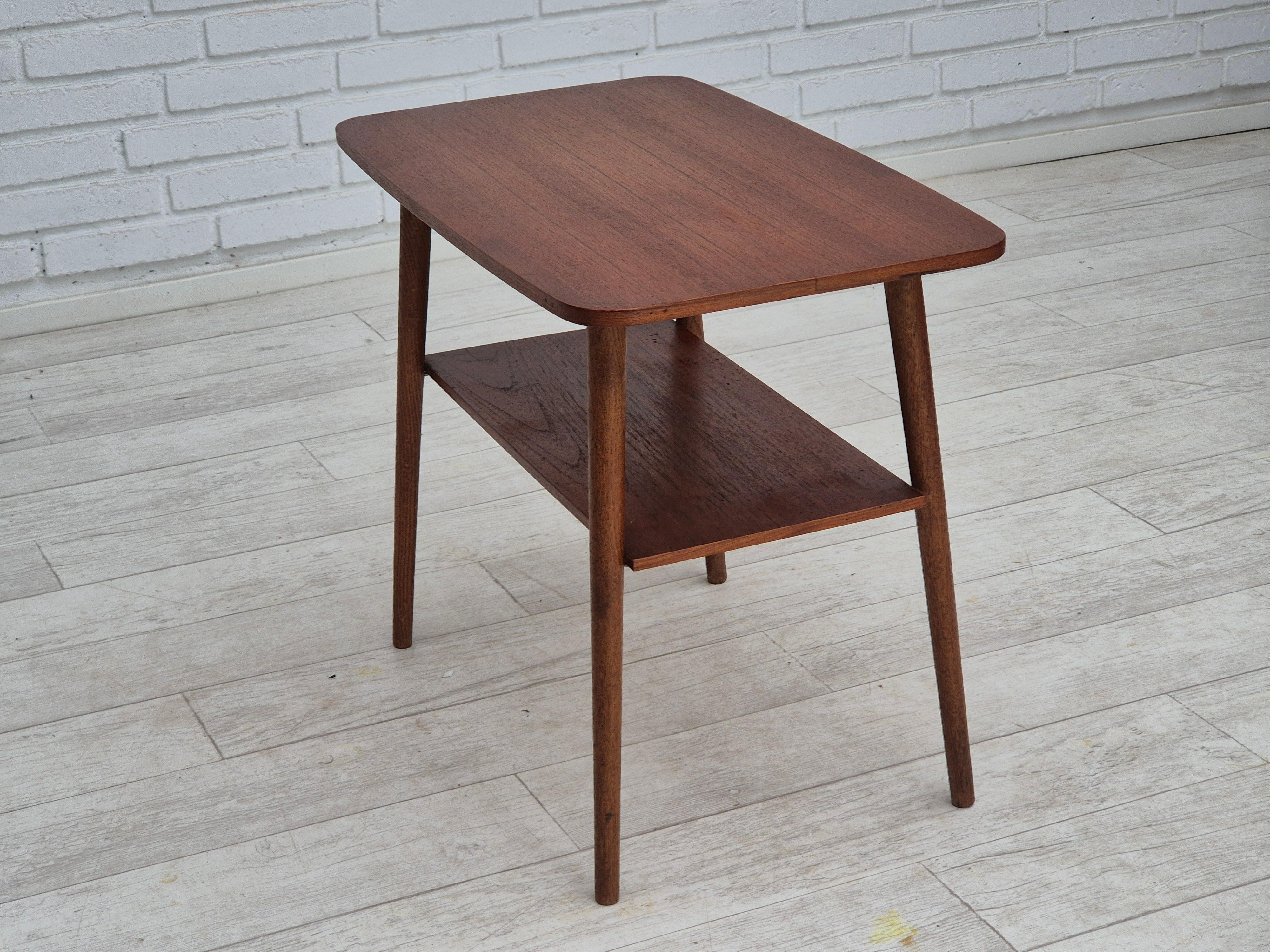 1960er Jahre, Dänischer Beistelltisch, Teakholz, Originalzustand. im Angebot 4