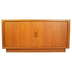 1960er Jahre Dänisches Sideboard von Dyrlund:: Teakholz:: organische Tambour-Türen