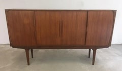Buffet danois des années 1960 en teck avec section de barre intégrée