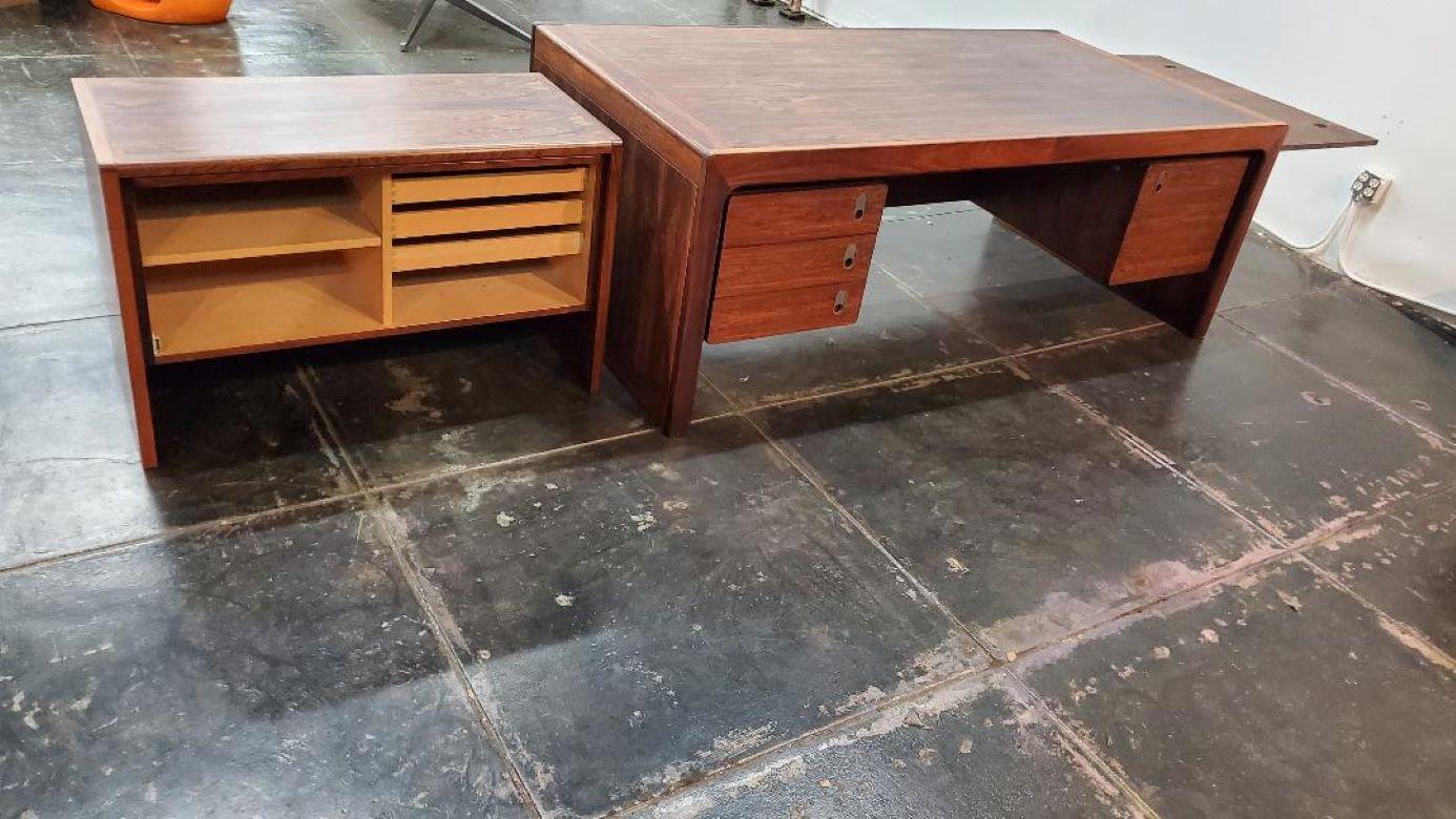 1960s Danish Sigurd Hansens Extendable Rosewood Executive Desk & File Cabinet  In Good Condition For Sale In Monrovia, CA