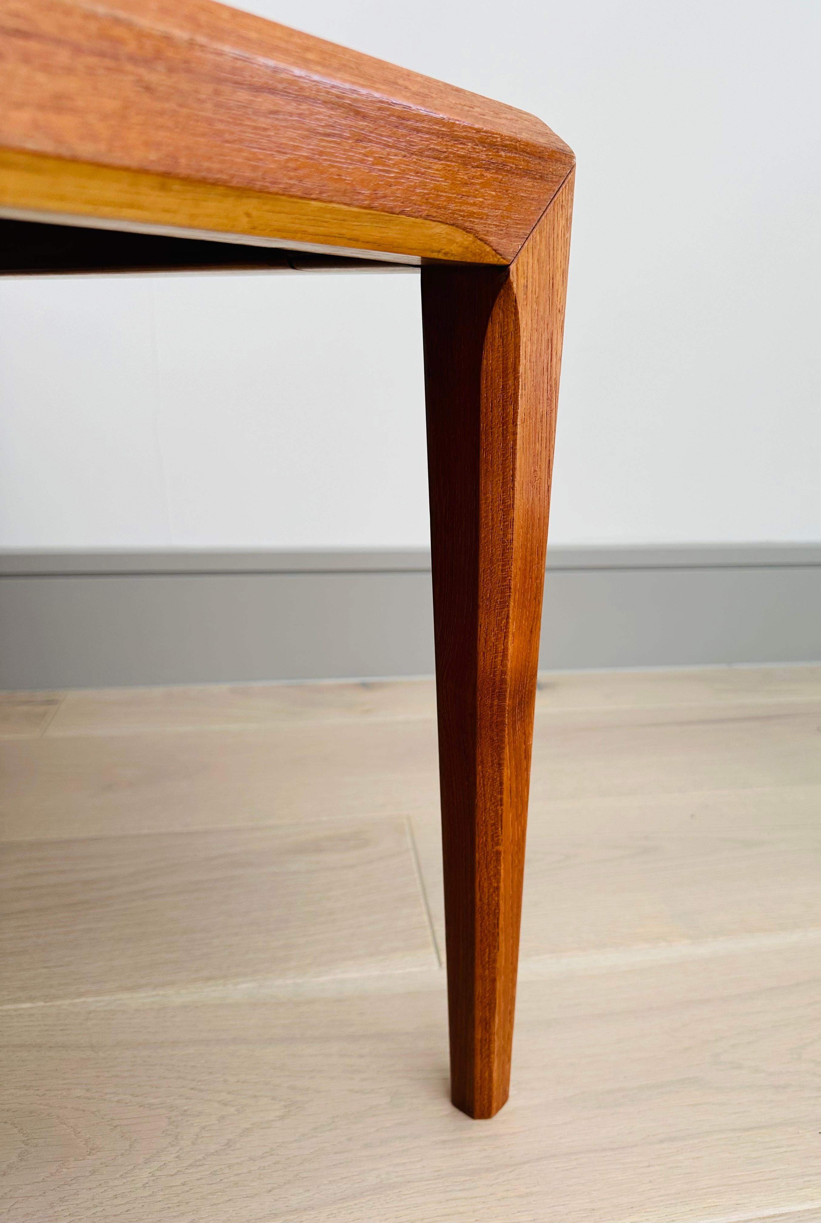 Quadratischer dänischer Silkeborg Furniture-Couchtisch aus Teakholz von Johannes Andersen, 1960er Jahre im Angebot 3