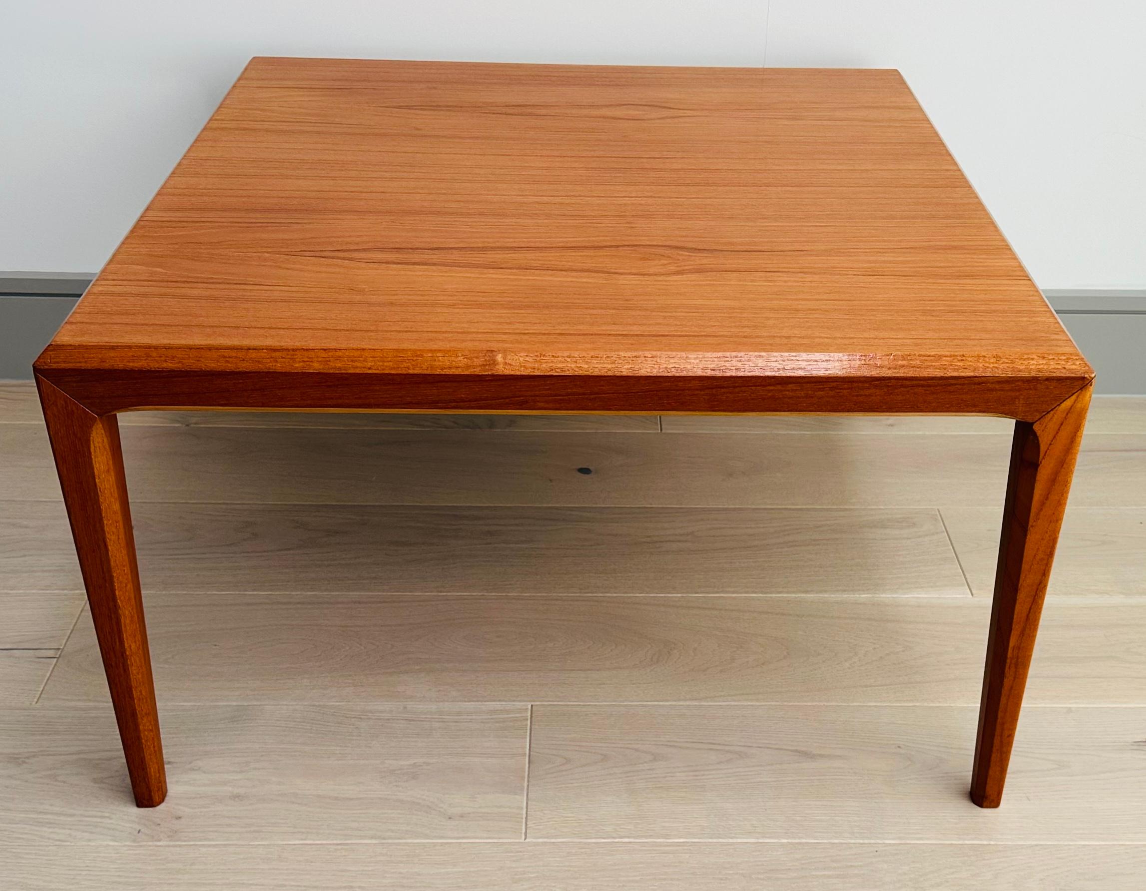 Quadratischer dänischer Silkeborg Furniture-Couchtisch aus Teakholz von Johannes Andersen, 1960er Jahre (20. Jahrhundert) im Angebot