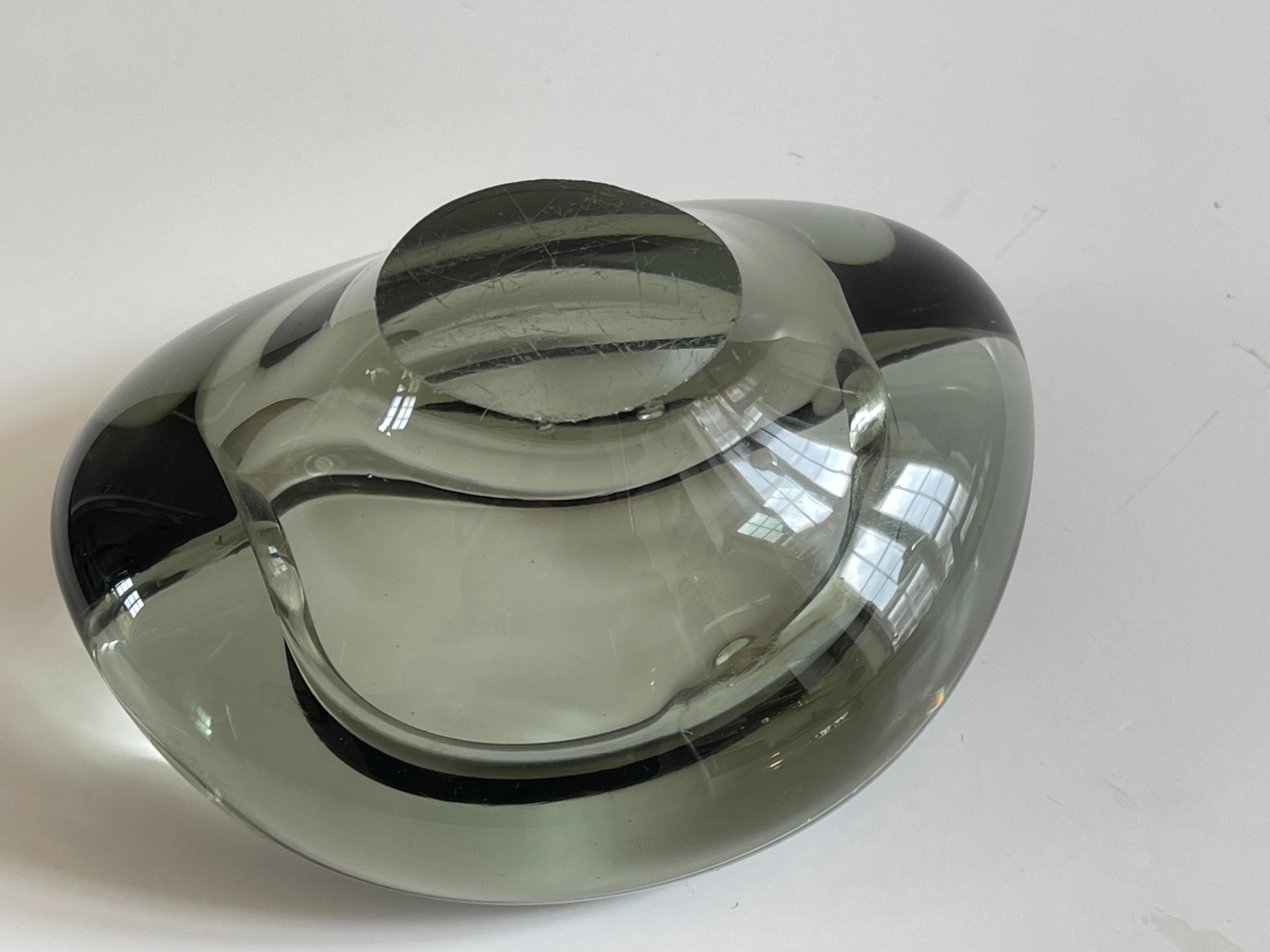 1960’s Danish Smoke Glass Bowl by Per Lutken for Holmegaard For Sale 4