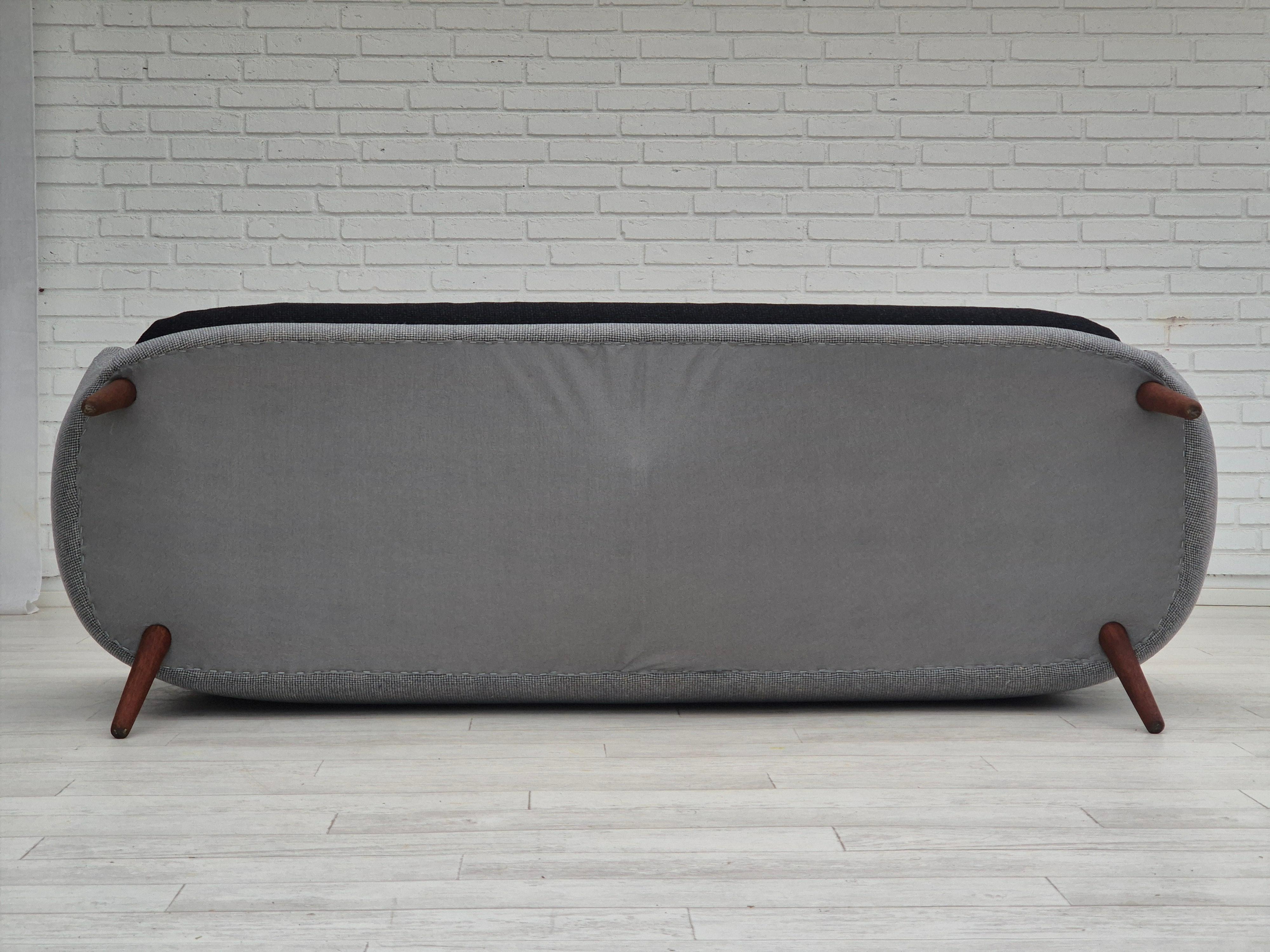 1960er Jahre, dänisches Sofa von Kurt Østervig Modell 58, komplett neu gepolstert. im Angebot 4