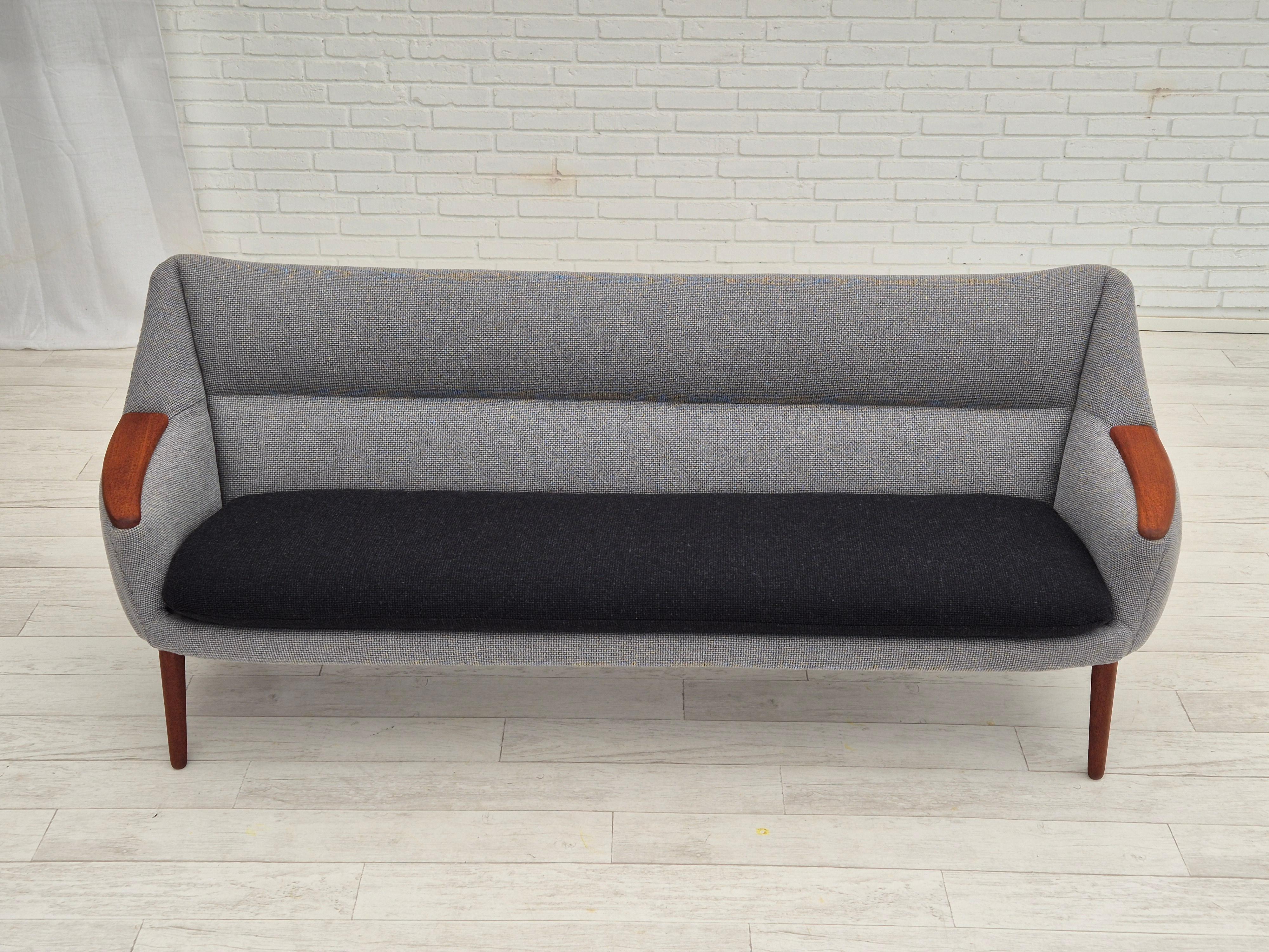 1960s, Danish sofa by Kurt Østervig model 58, completely reupholstered. For Sale 13