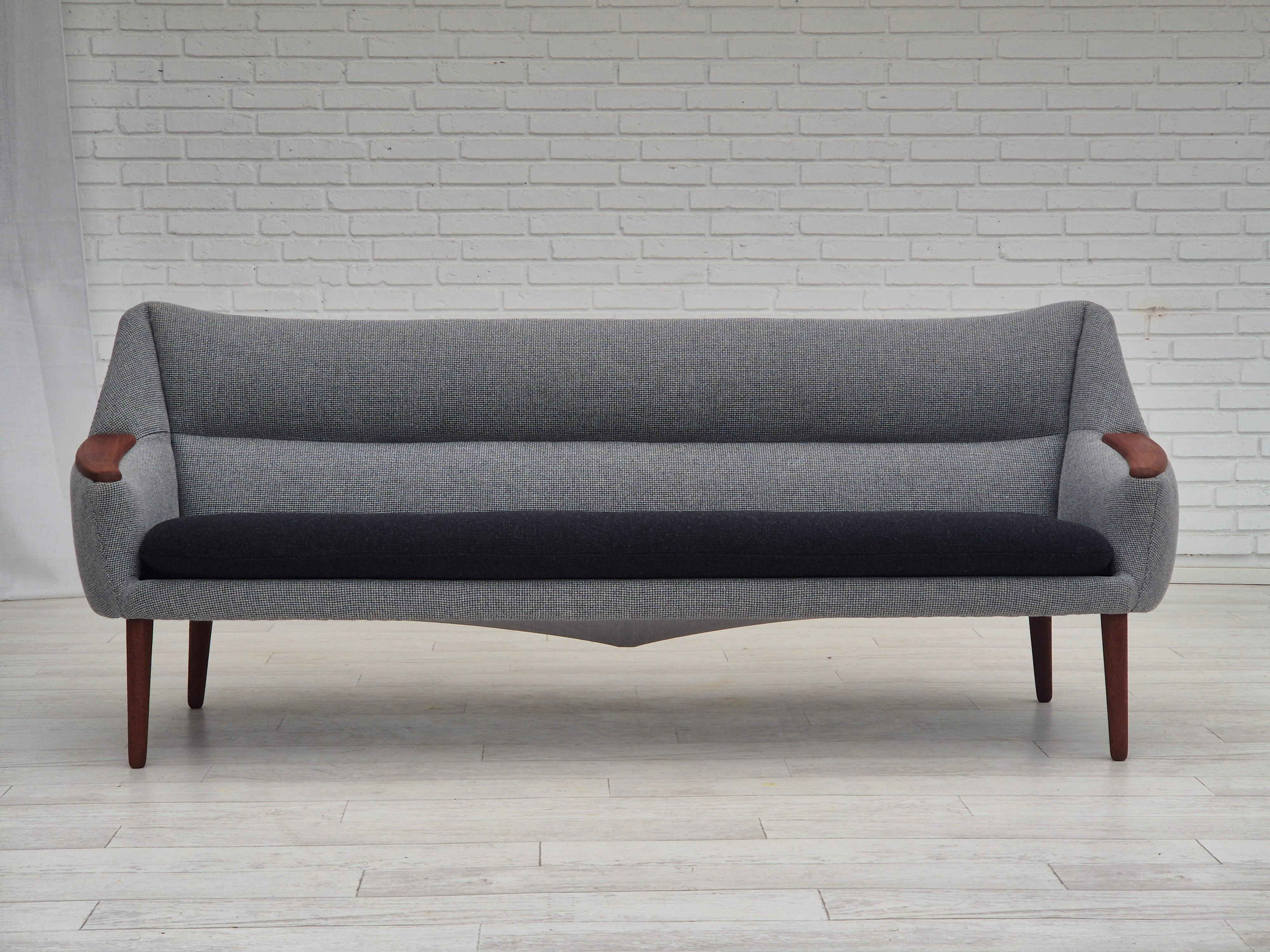 1960s, Danish sofa by Kurt Østervig model 58. Completely renovation: new upholstery, new elastic belts, wooden construction checked, legs and armrests renewed, brand new seat cushion. Upholstered in quality furniture wool 
