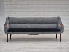 1960er Jahre, dänisches Sofa von Kurt Østervig Modell 58, komplett neu gepolstert.