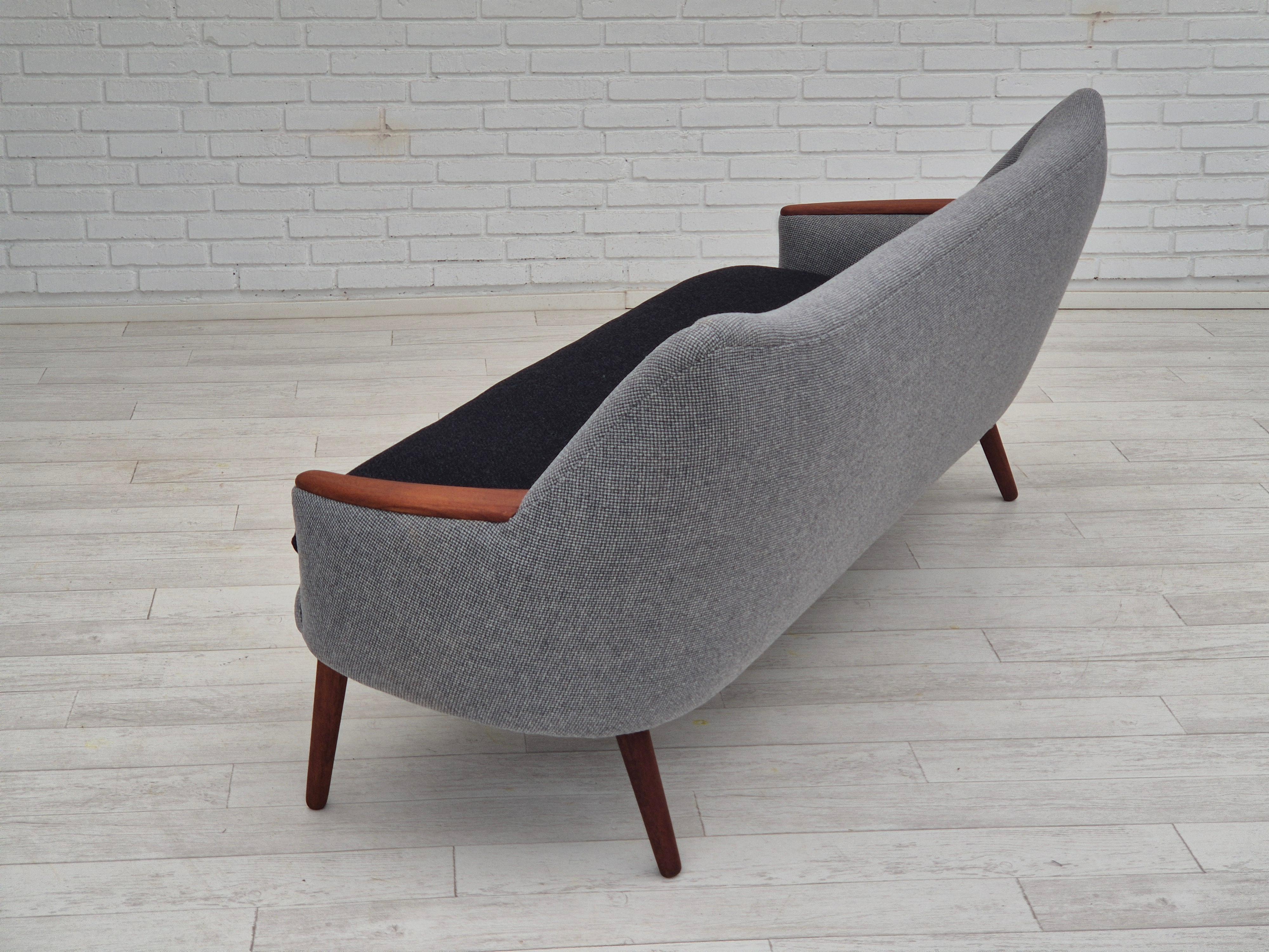 Wool 1960s, Danish sofa by Kurt Østervig model 58, completely reupholstered. For Sale