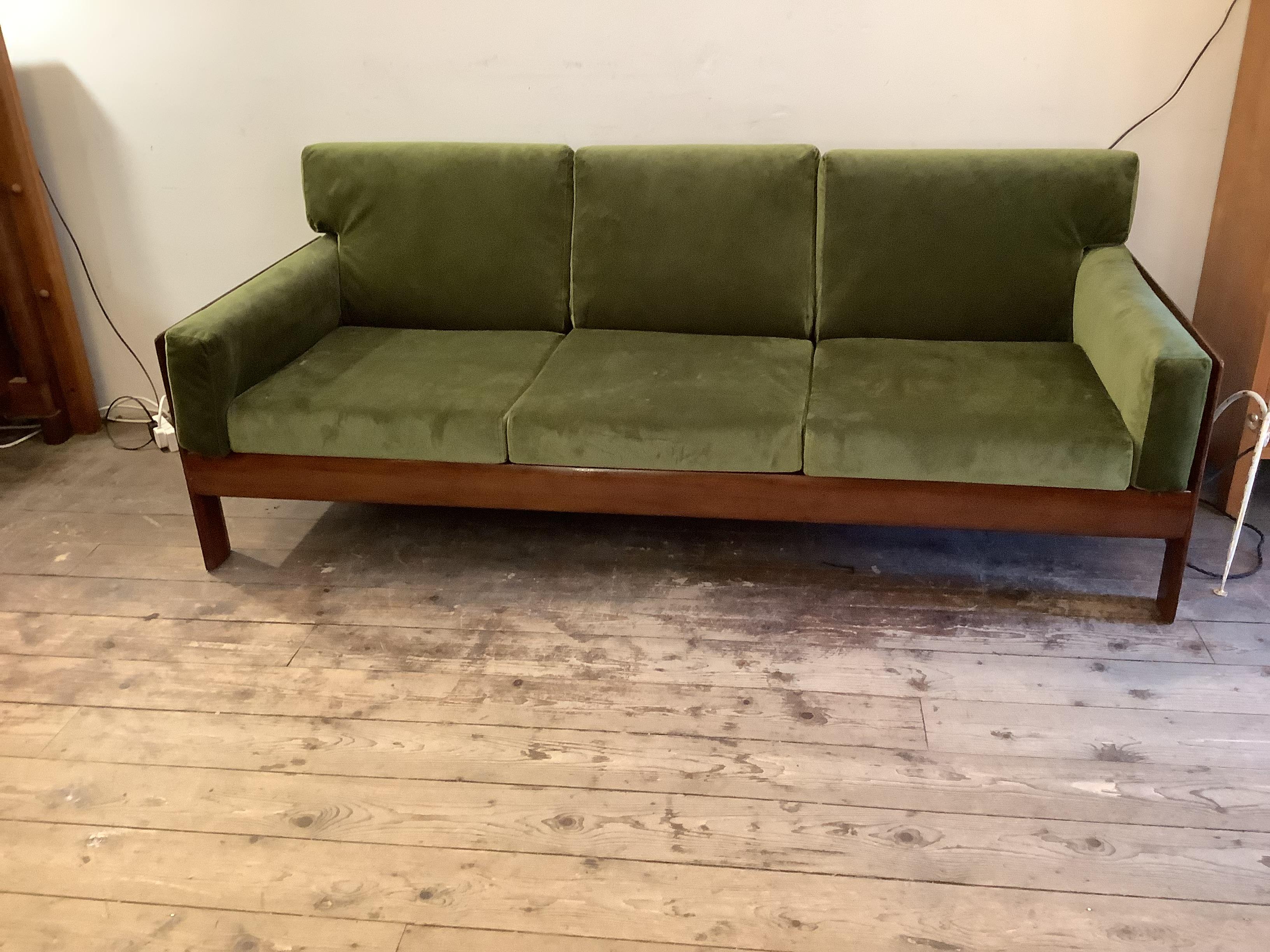 Dänisches Sofa aus den 1960er Jahren (Moderne der Mitte des Jahrhunderts) im Angebot