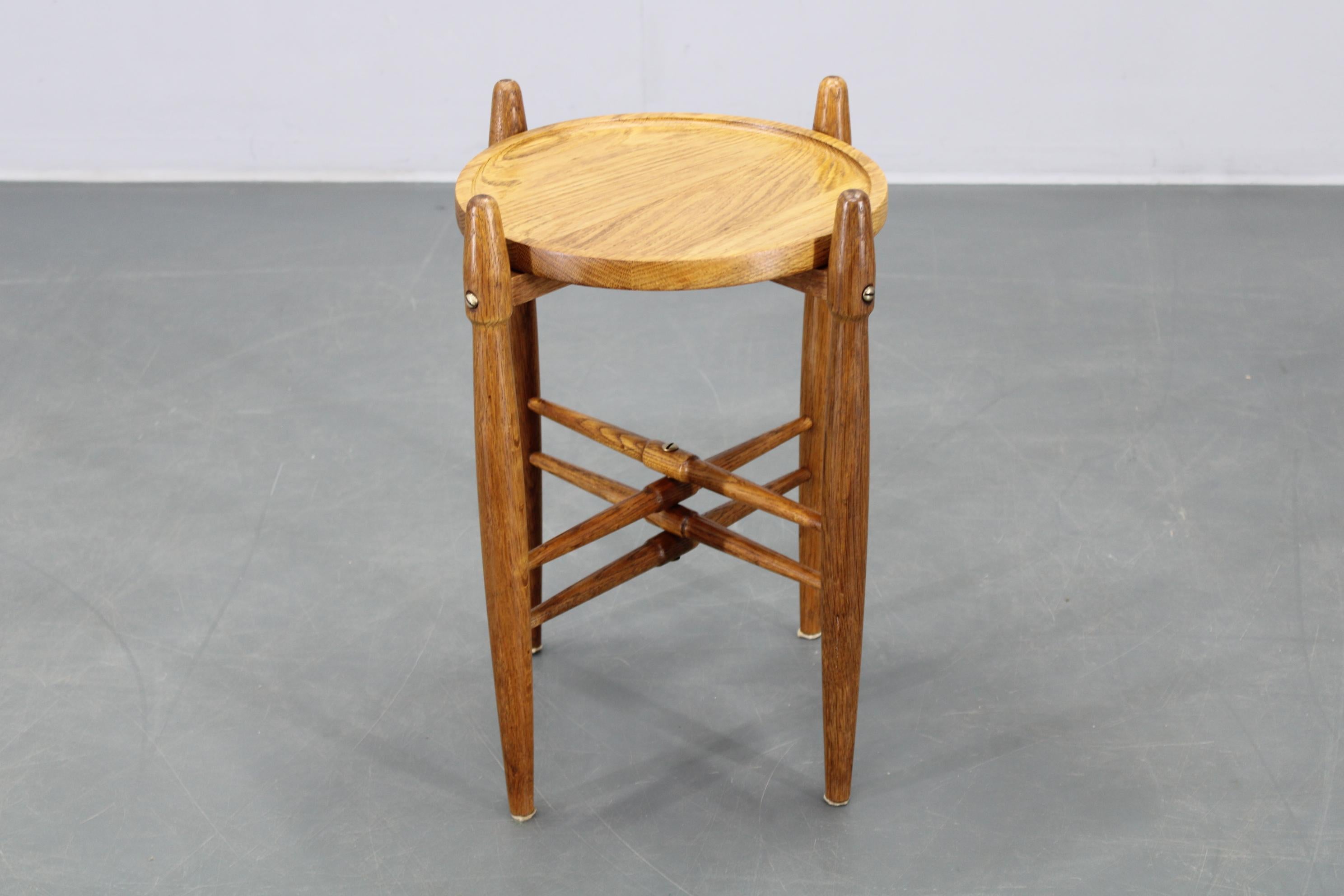 1960s Danish Solid Oak Side Table by Arne Basse for Knabstrup In Good Condition For Sale In Praha, CZ