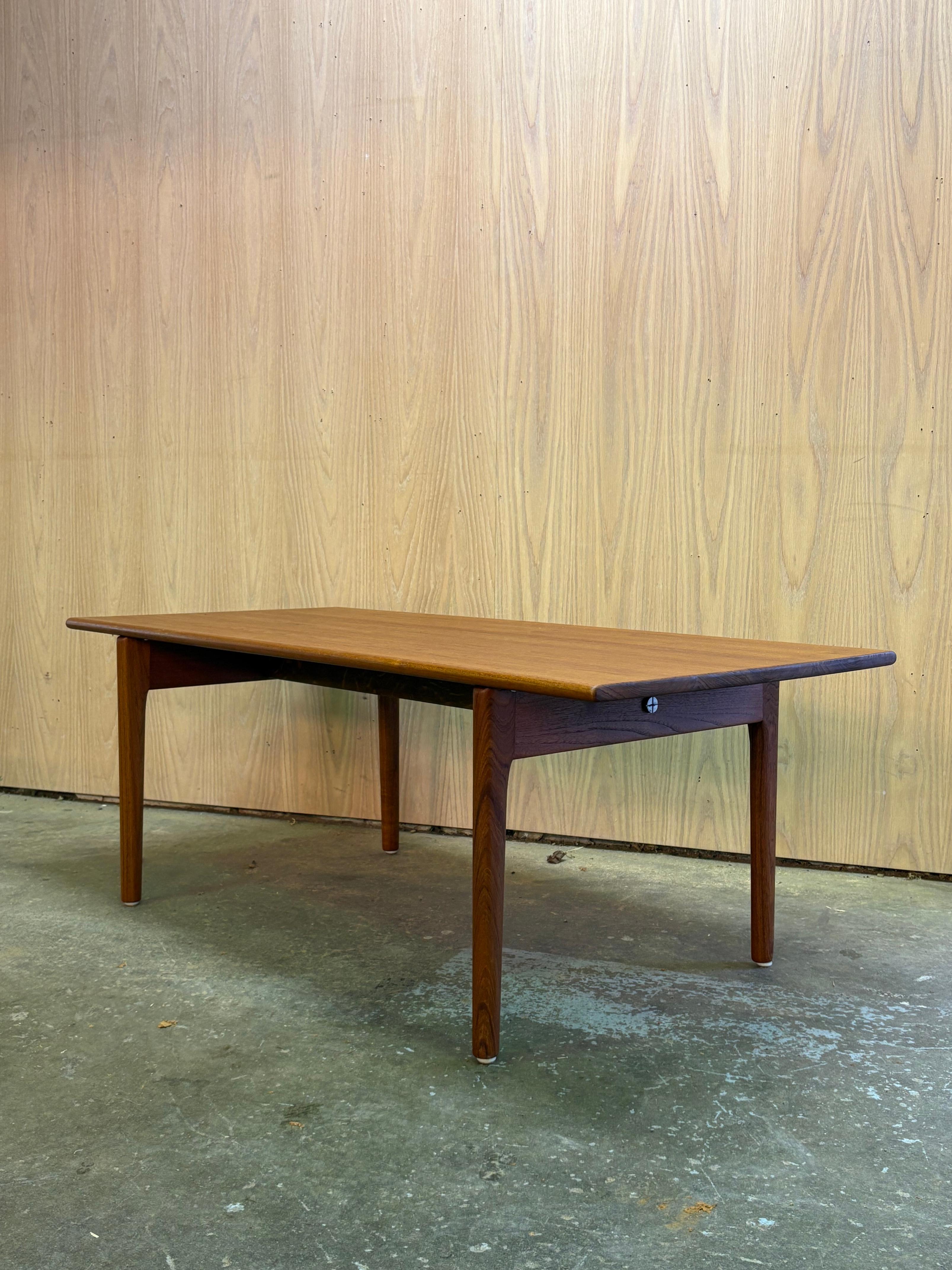 A rare solid teak example of Hans J. Wegner’s AT-15 coffee table, produced by Andreas Tuck in the 1960s. This smaller-format version is far less common and highlights Wegner’s signature simplicity with rounded edges, tapered legs, and a light,