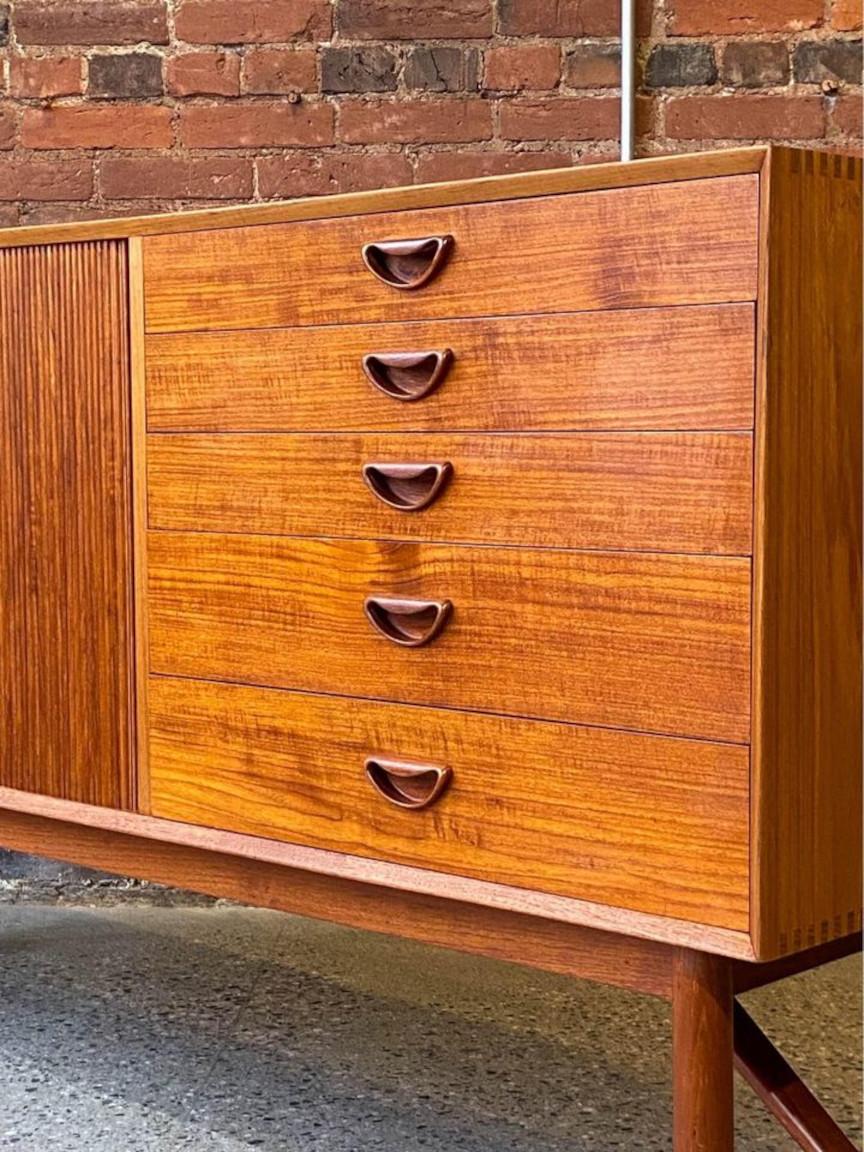 This exceptional Danish teak credenza, a masterpiece by Peter Hvidt for Søborg Møbelfabrik, epitomizes the timeless elegance of Danish modern design. Meticulously crafted from old-growth solid teak, it showcases the exquisite grain through