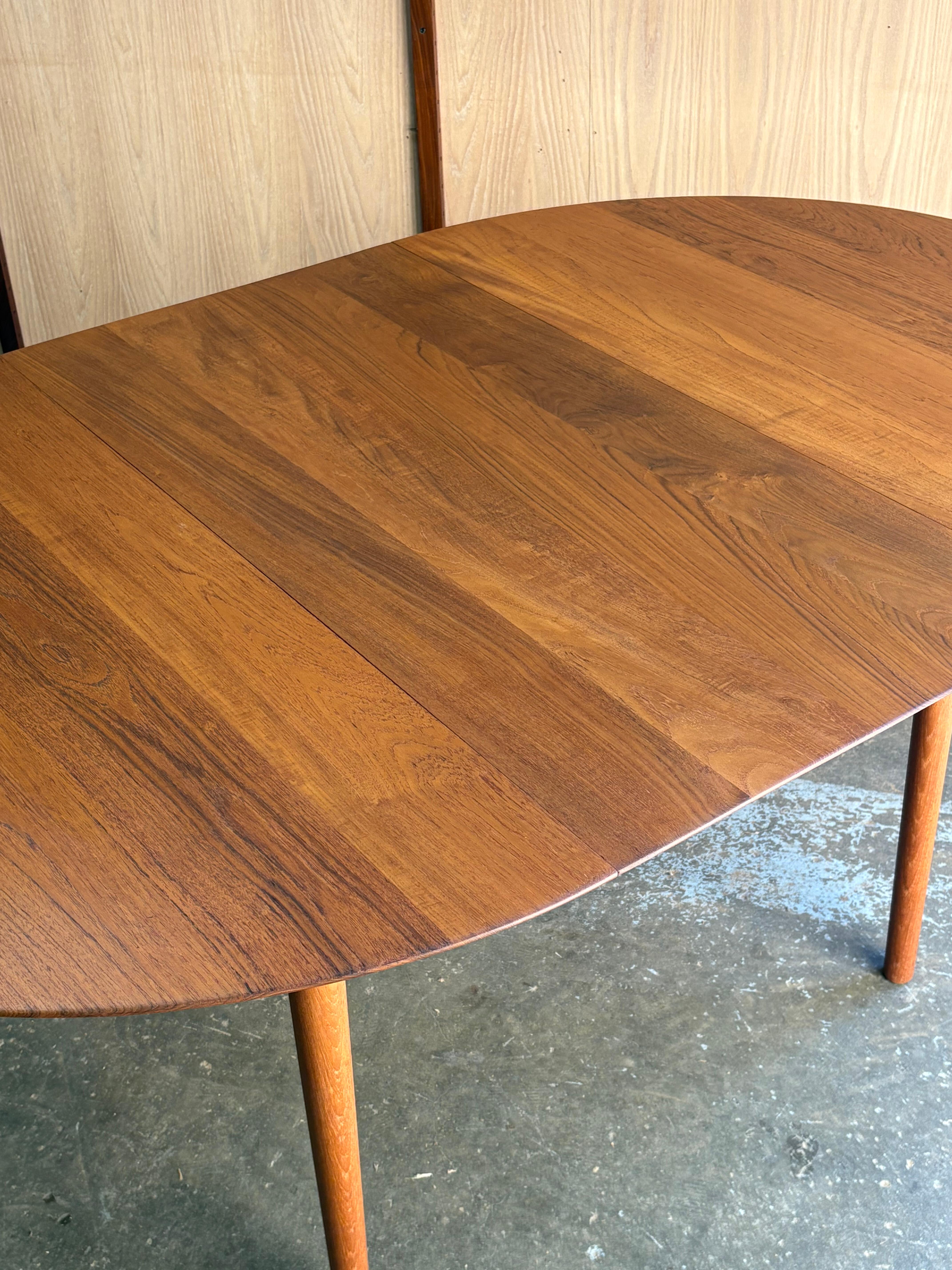Mid-20th Century 1960s Danish Solid Teak Dining Table by Peter Hvidt for Soborg For Sale