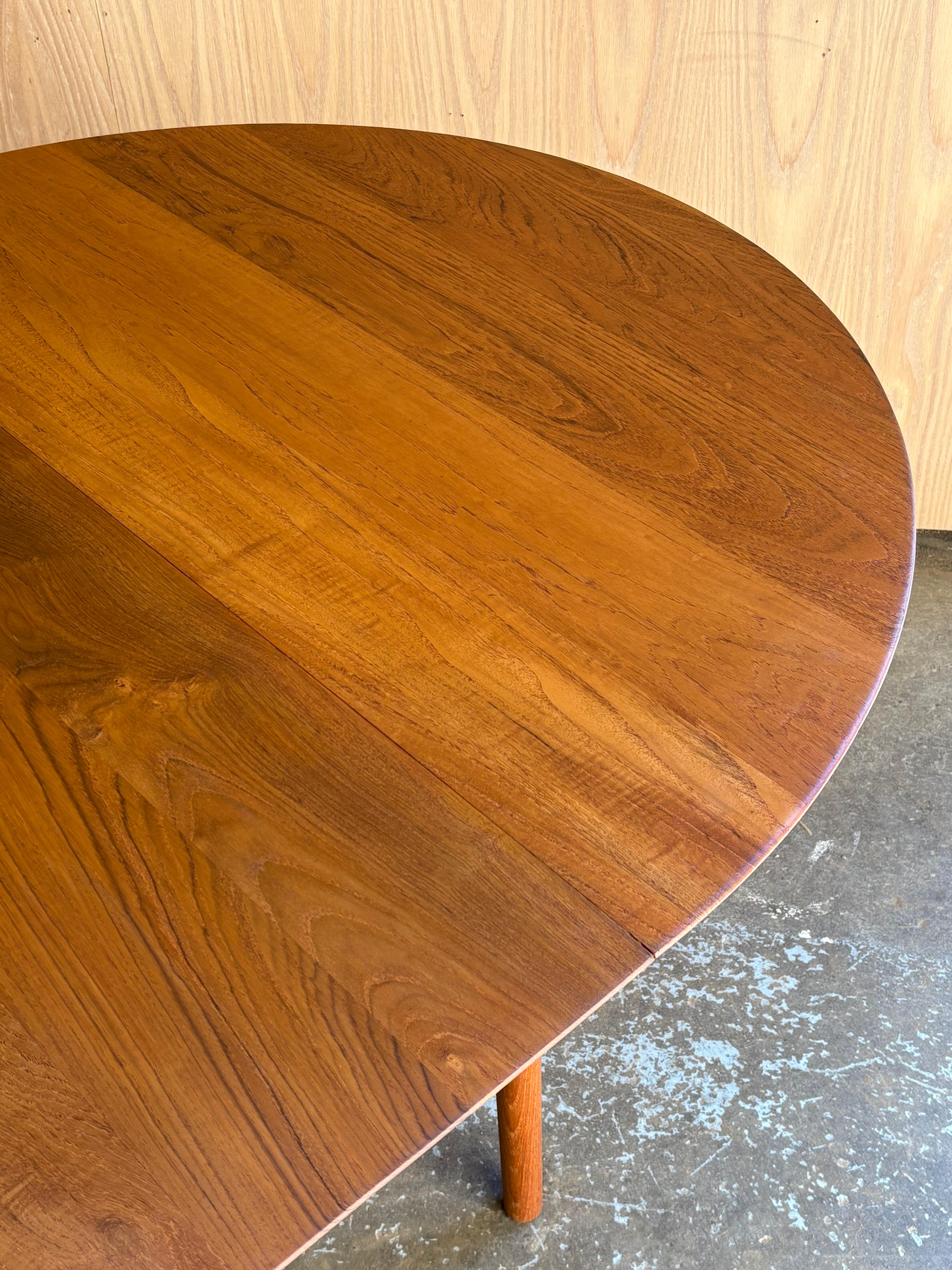 1960s Danish Solid Teak Dining Table by Peter Hvidt for Soborg For Sale 2