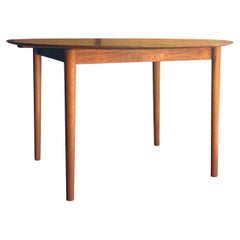 Table de salle à manger danoise en teck massif des années 1960 par Peter Hvidt pour Soborg