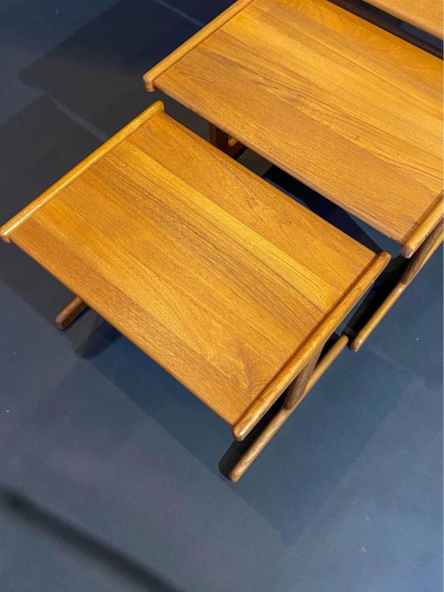 Mid-Century Modern 1960s Danish Solid Teak Nesting Side  End Tables For Sale