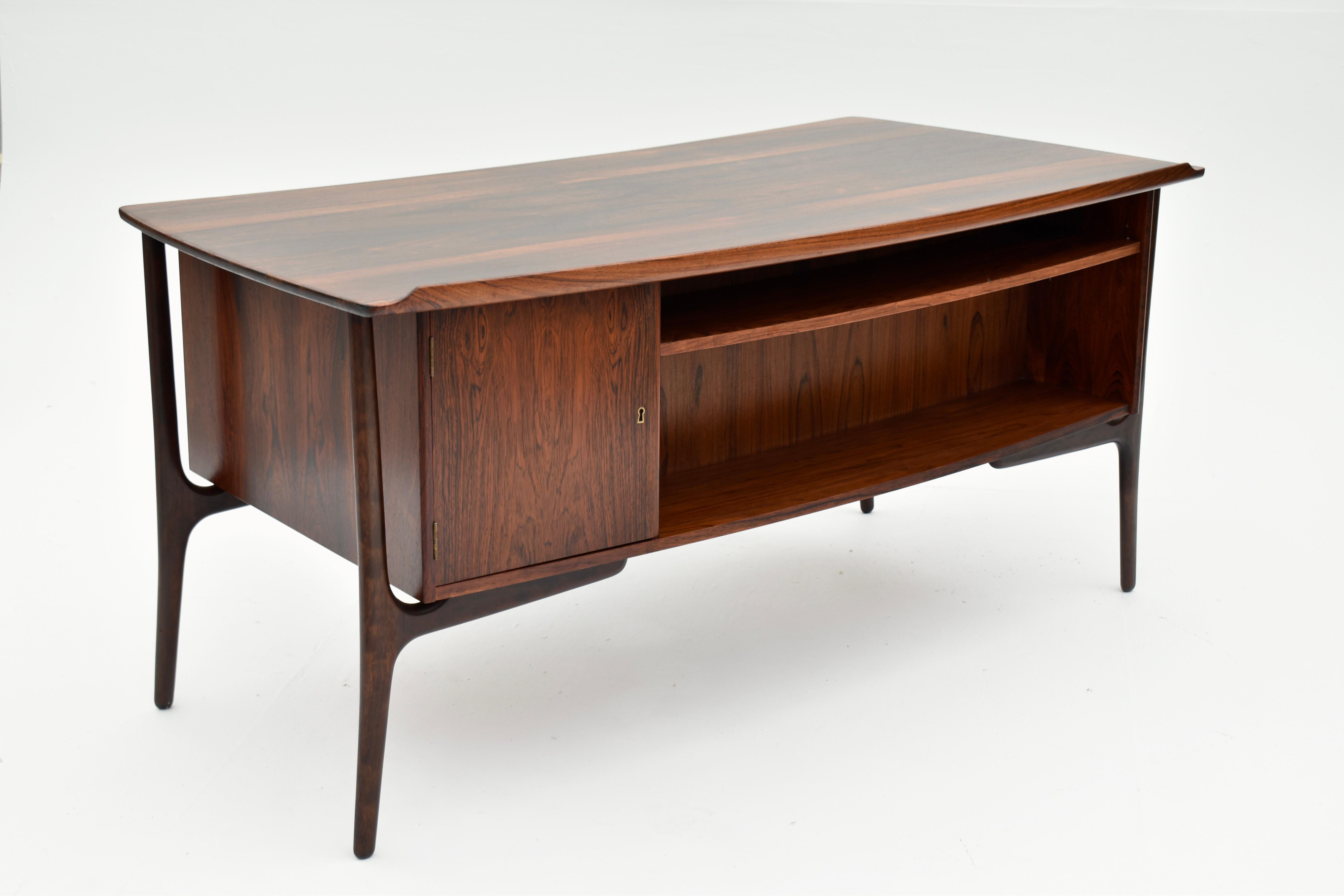 1960s Danish Svend Madsen Model 20 Rosewood Desk For H.P Hansens Mobelindustri For Sale 5
