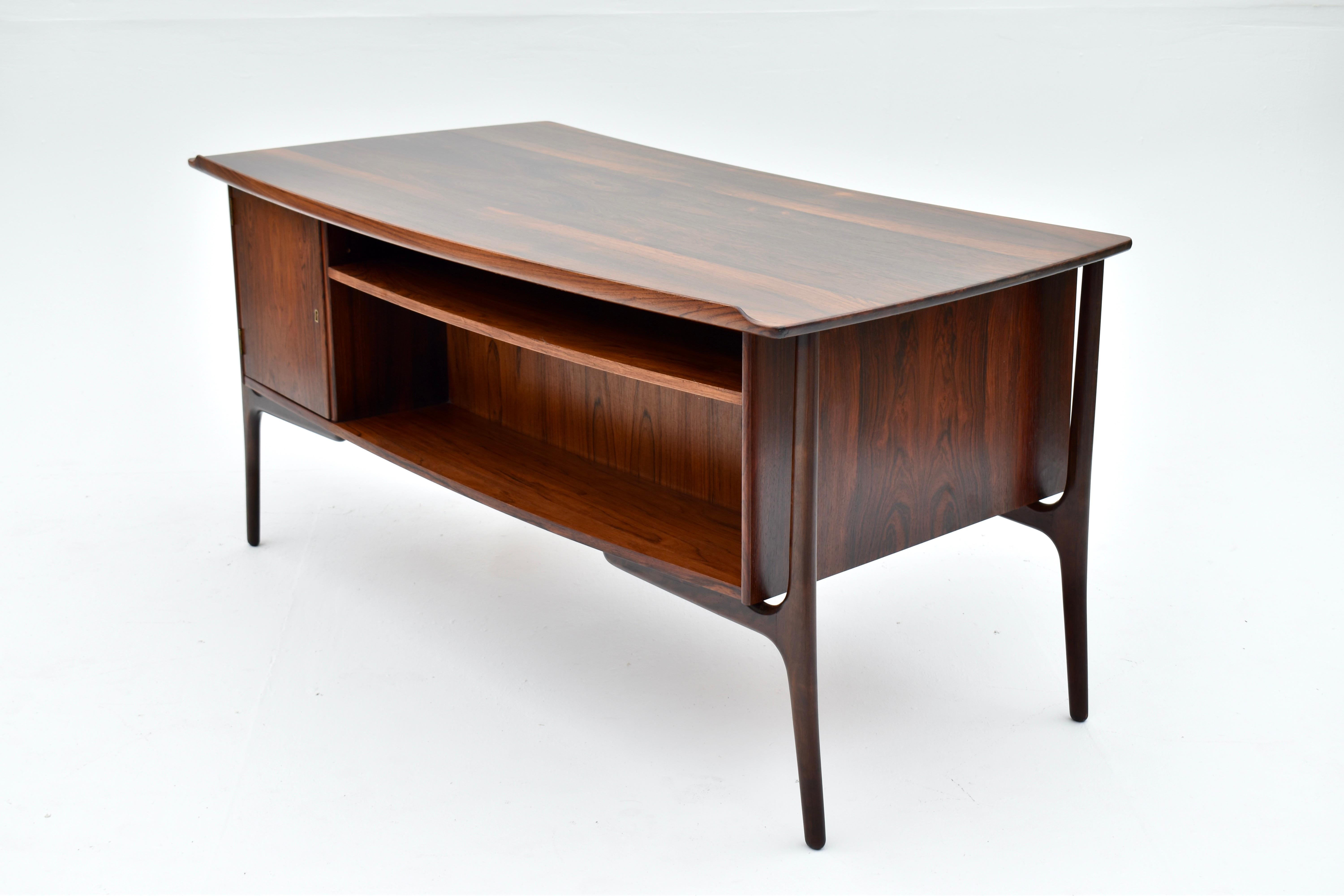 1960s Danish Svend Madsen Model 20 Rosewood Desk For H.P Hansens Mobelindustri For Sale 7
