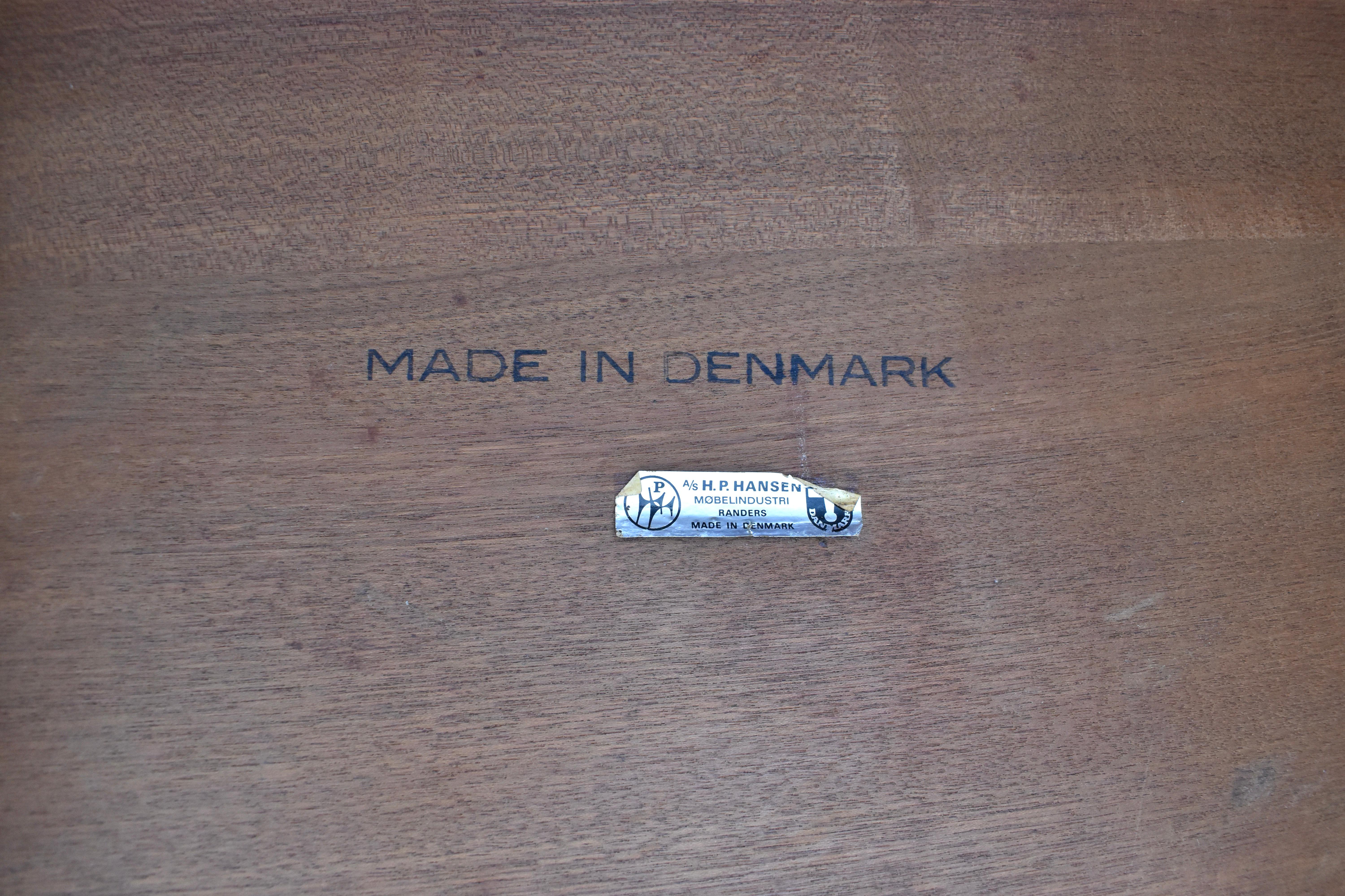 1960s Danish Svend Madsen Model 20 Rosewood Desk For H.P Hansens Mobelindustri For Sale 10