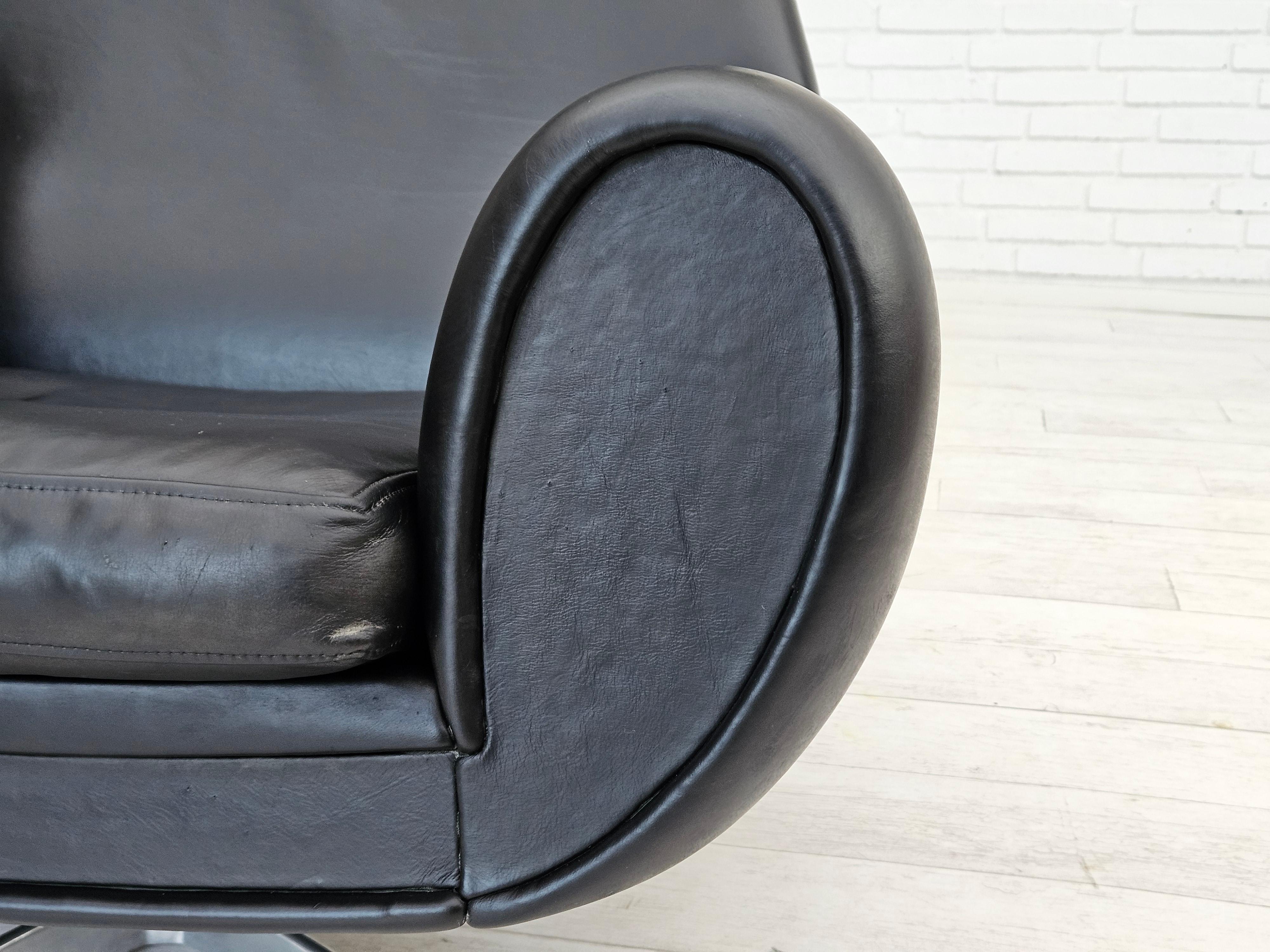 Années 1960, chaise pivotante danoise, état d'origine, cuir, aluminium moulé. en vente 5