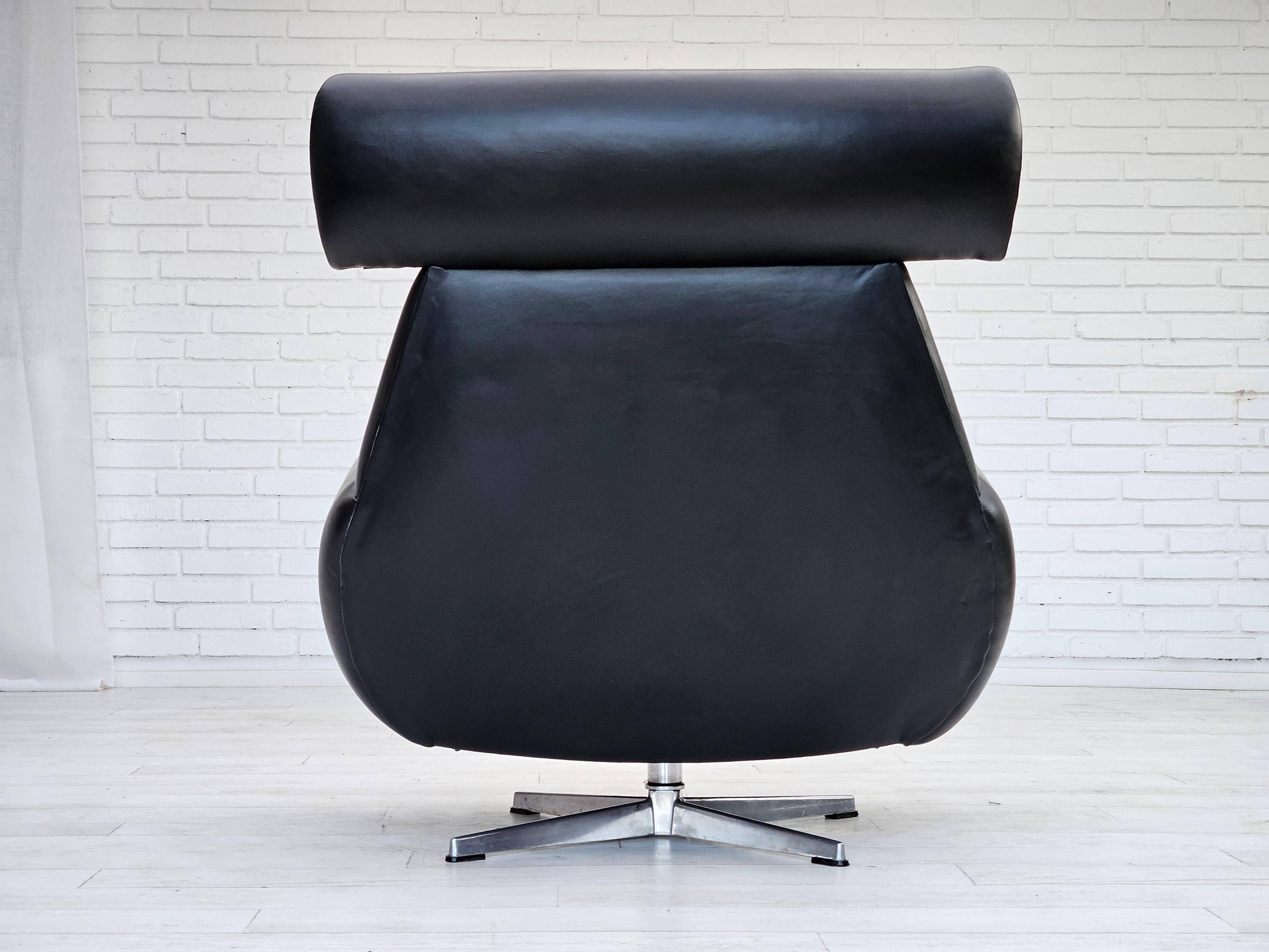 Aluminium Années 1960, chaise pivotante danoise, état d'origine, cuir, aluminium moulé. en vente