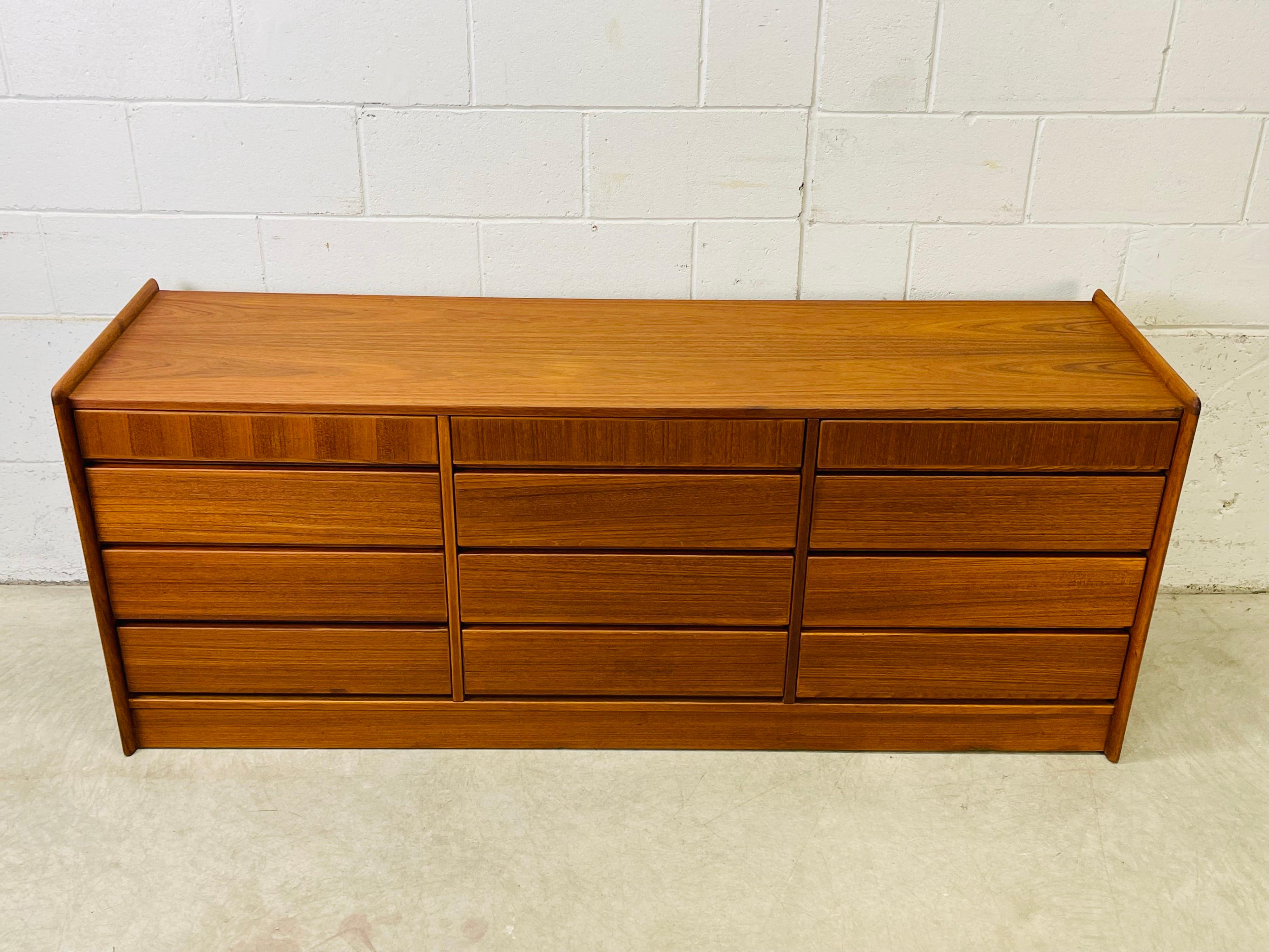1960s Danish Teak 12 Drawer Low Dresser In Good Condition For Sale In Amherst, NH