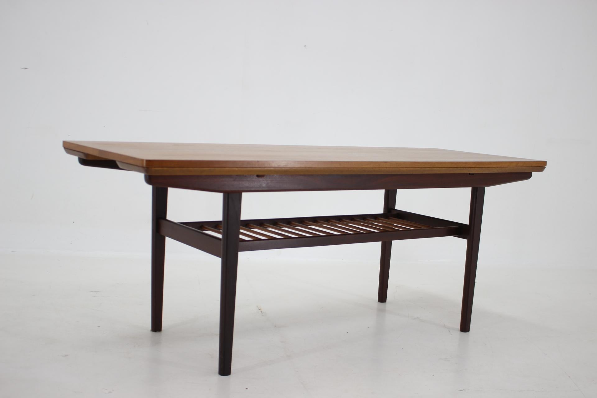 1960s Danish Teak Adjustable and Extendable Coffee Table, Denmark  In Good Condition For Sale In Praha, CZ